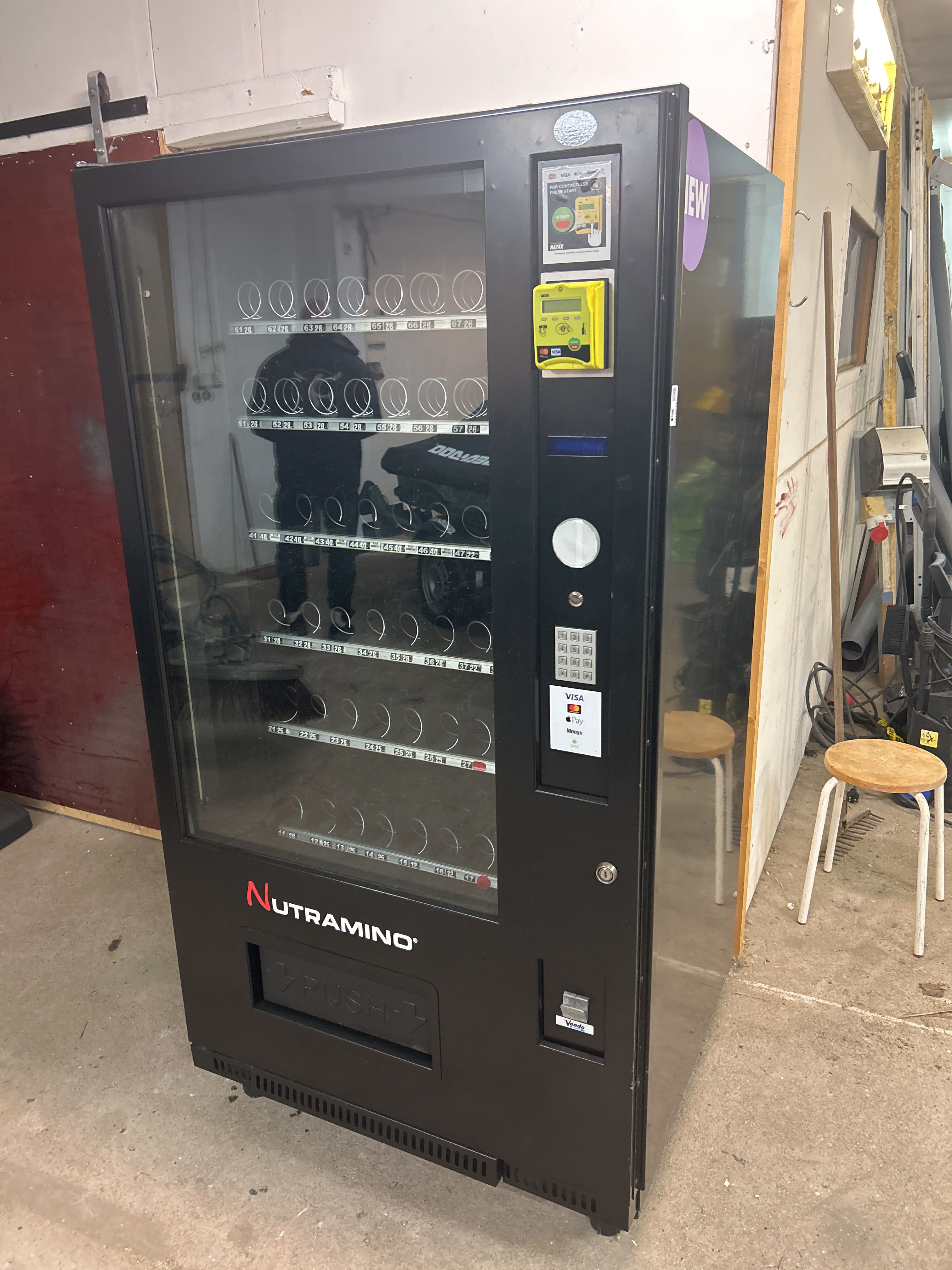 Vending machine with cooling Sanden Vendo SVE HS8 - PS Auction - We ...