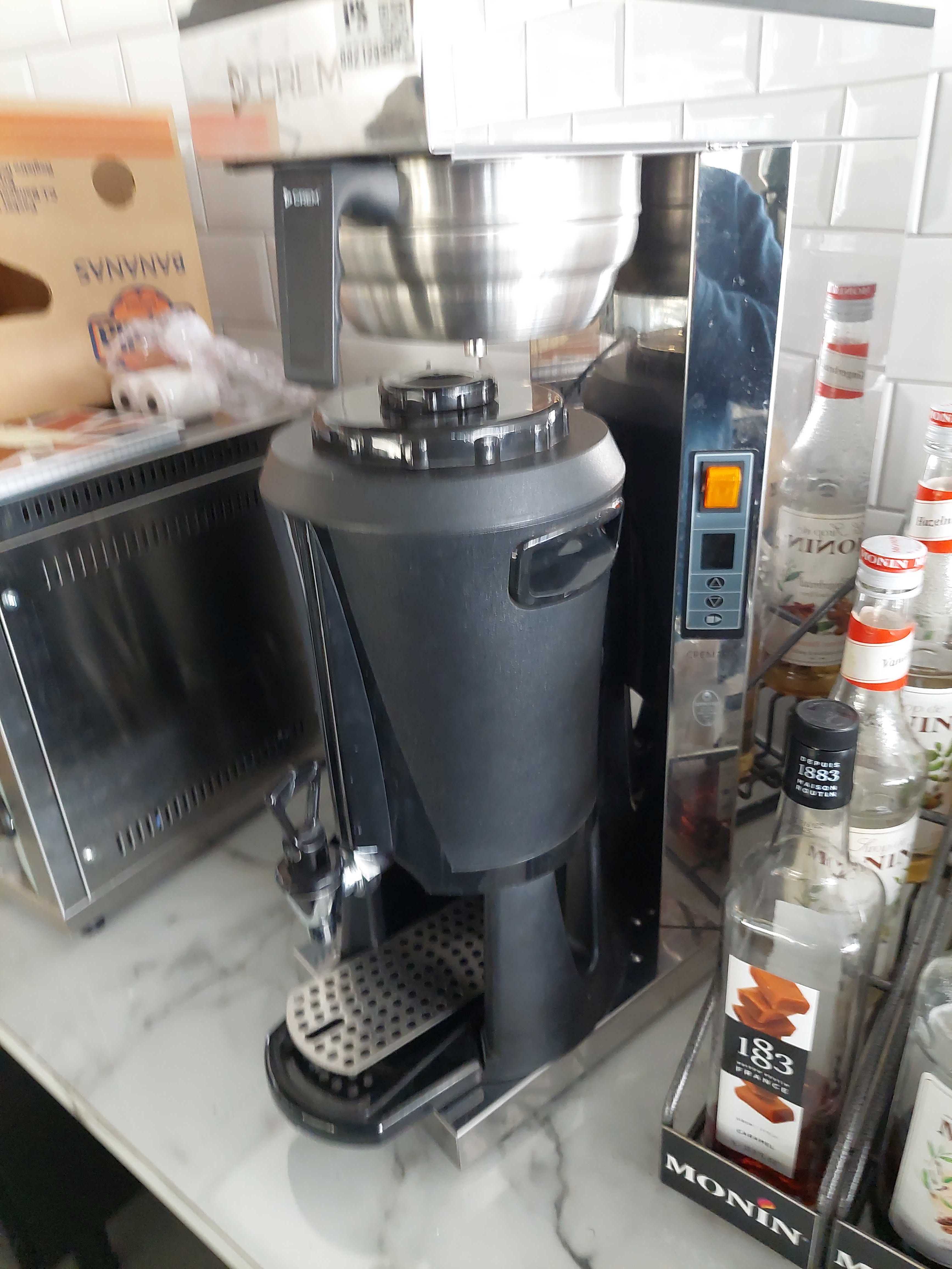 Coffee maker with 2 coffee canteens PS Auction We value the future Largest in net auctions