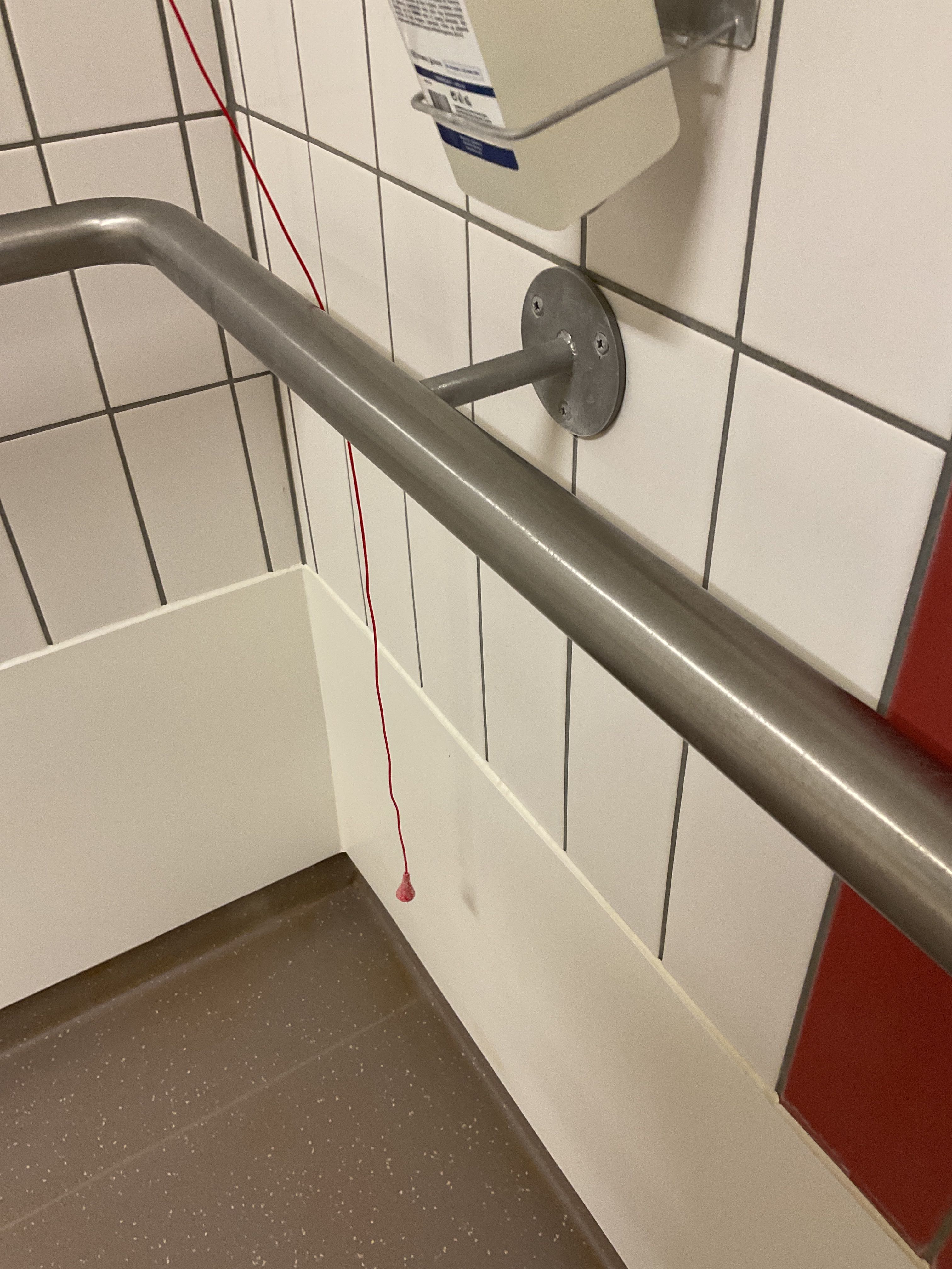 2 Rostfria räcken i vinkel - Auktioner online - Nätauktioner ...