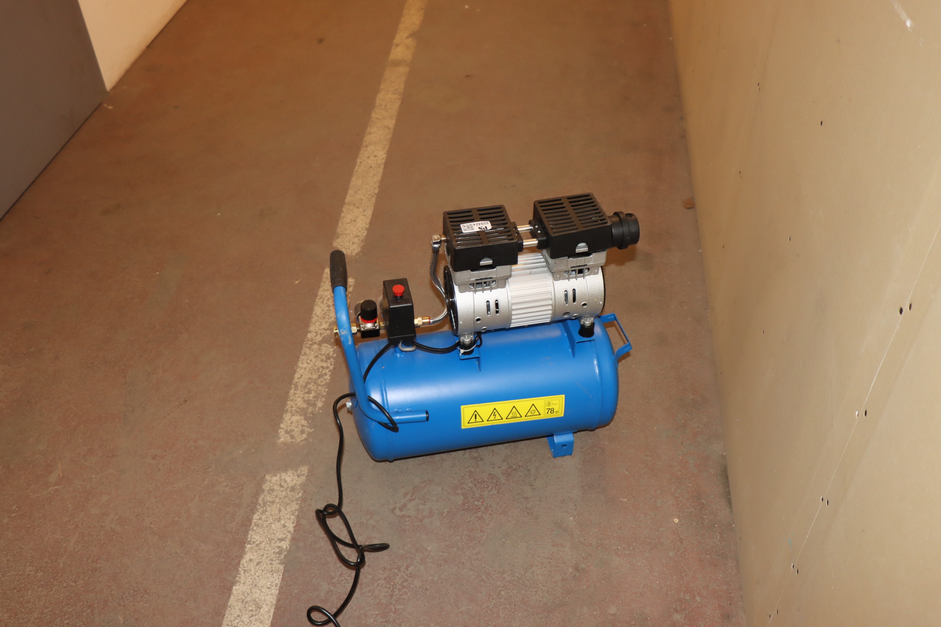 Compressor Car theme - new condition - PS Auction - We value the future ...