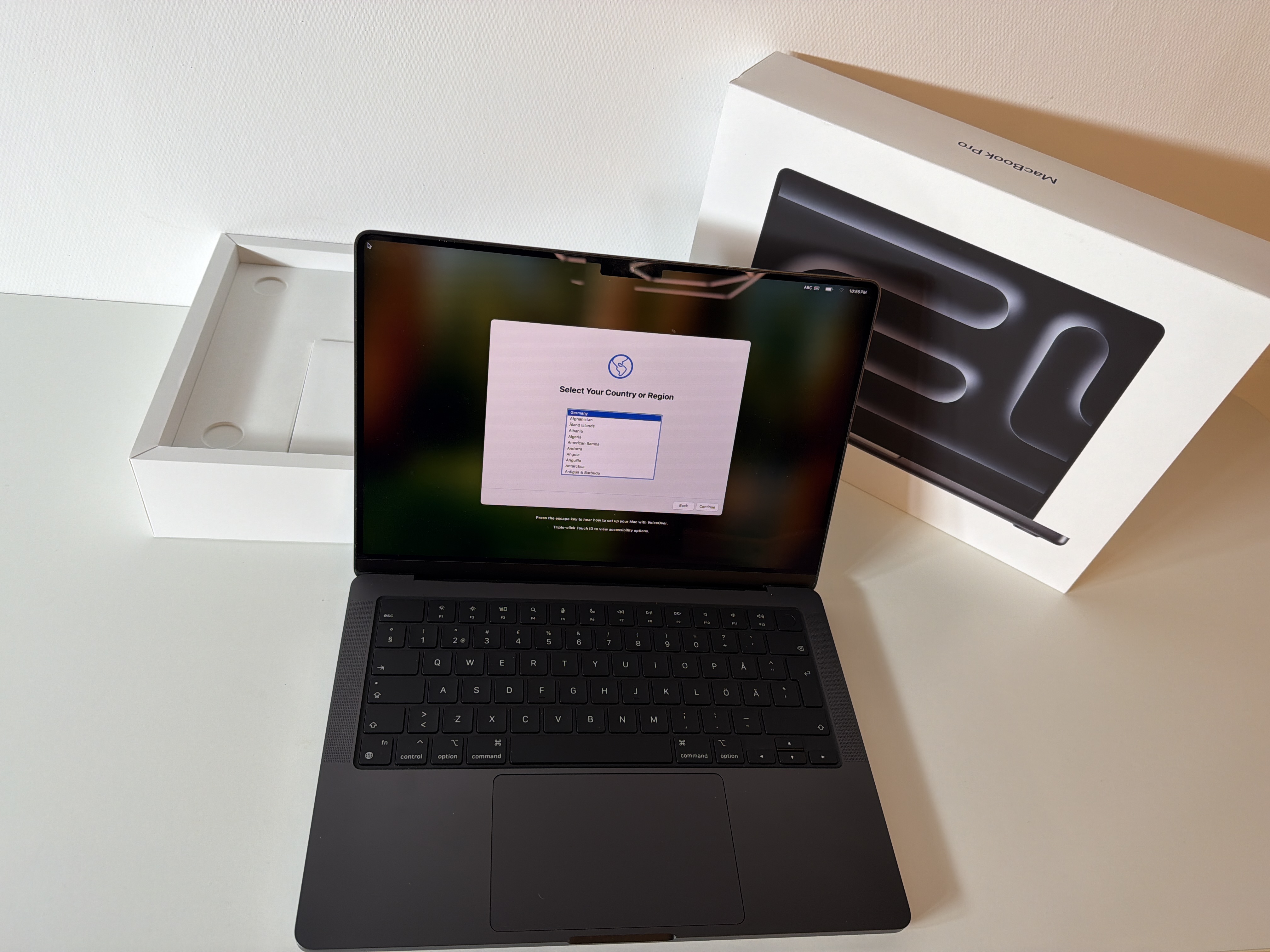 MacBook Pro 14 inch, M4 Pro Chip, 1 TB - PS Auction - We value the
