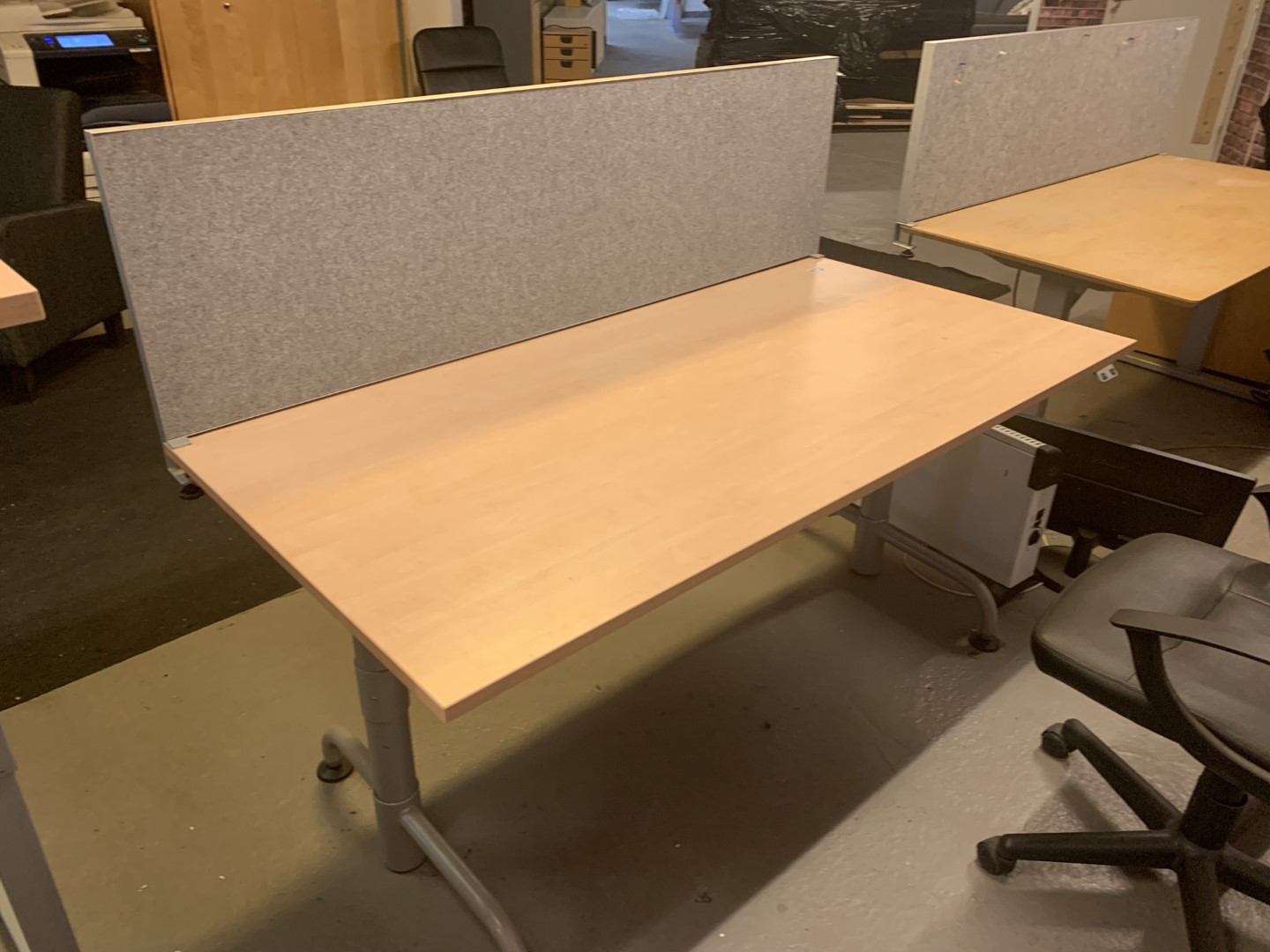 Desk raise/lower electric 80x160 with desk divider PS Auction We