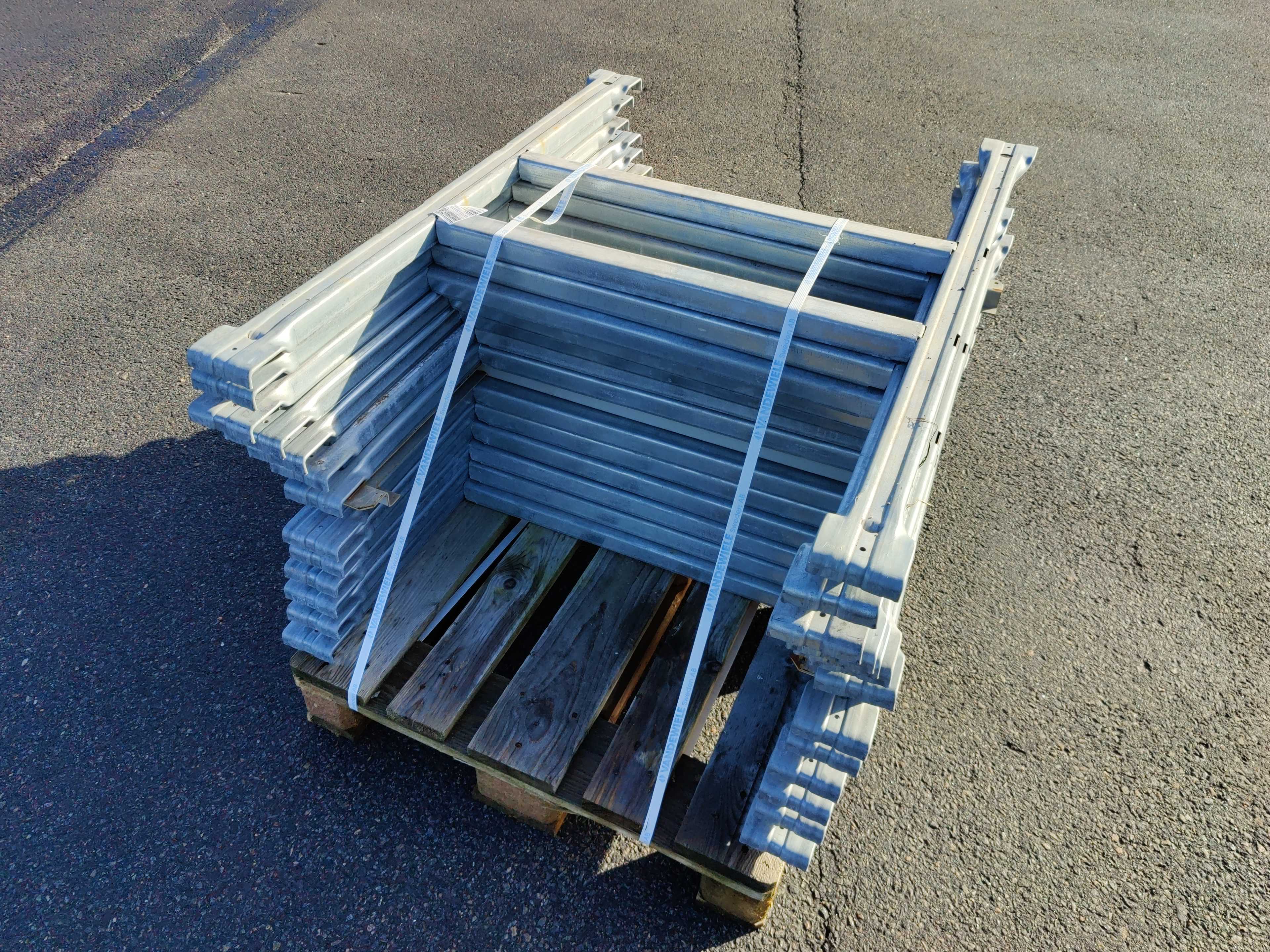 Warehouse Racking Inserts 14 pcs Half pallet inserts for pallet racking - PS Auction - We value ...