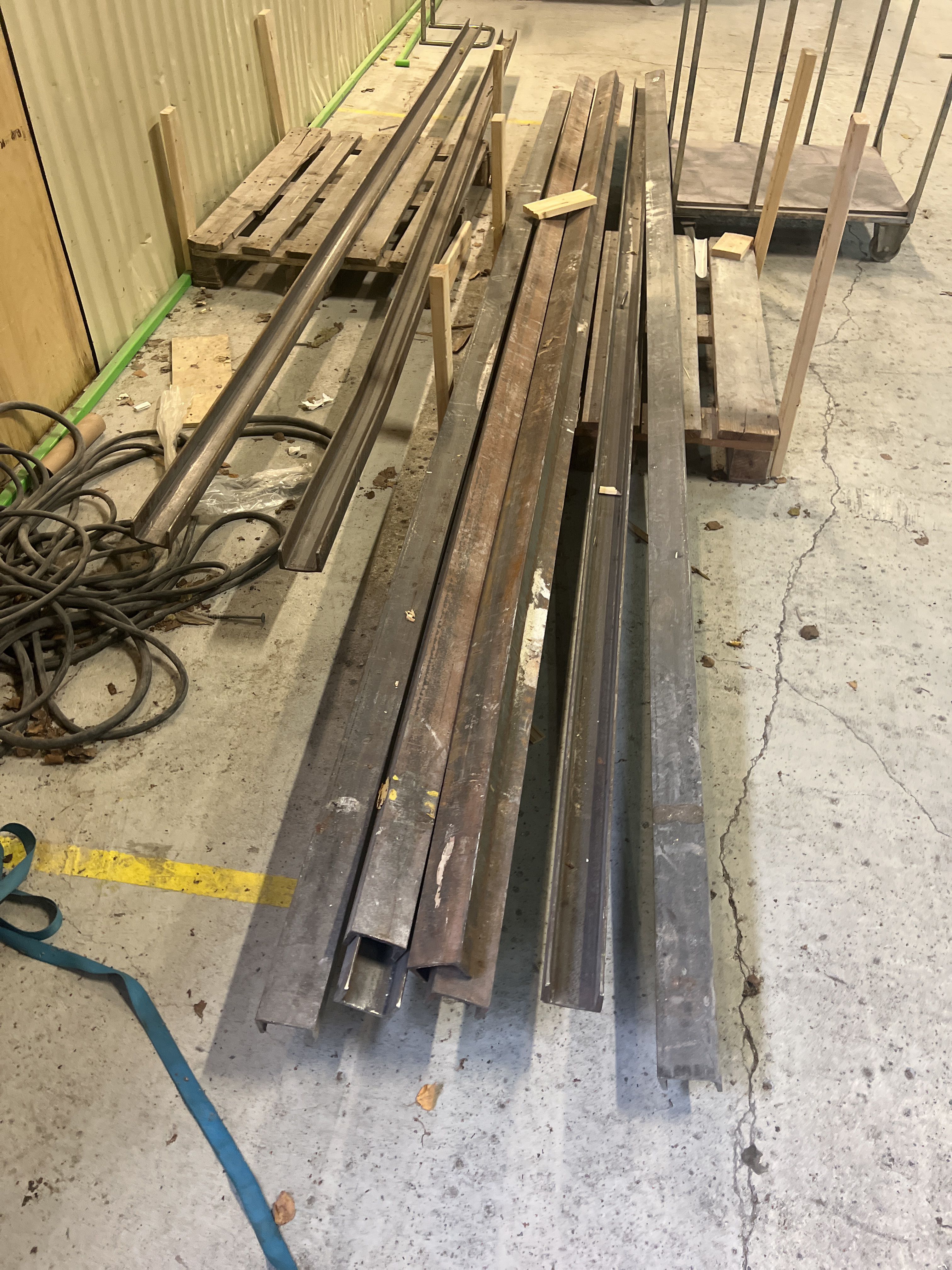 Stålprofiler 4,5m, ca. 9 stycken - Auktioner online - Nätauktioner ...