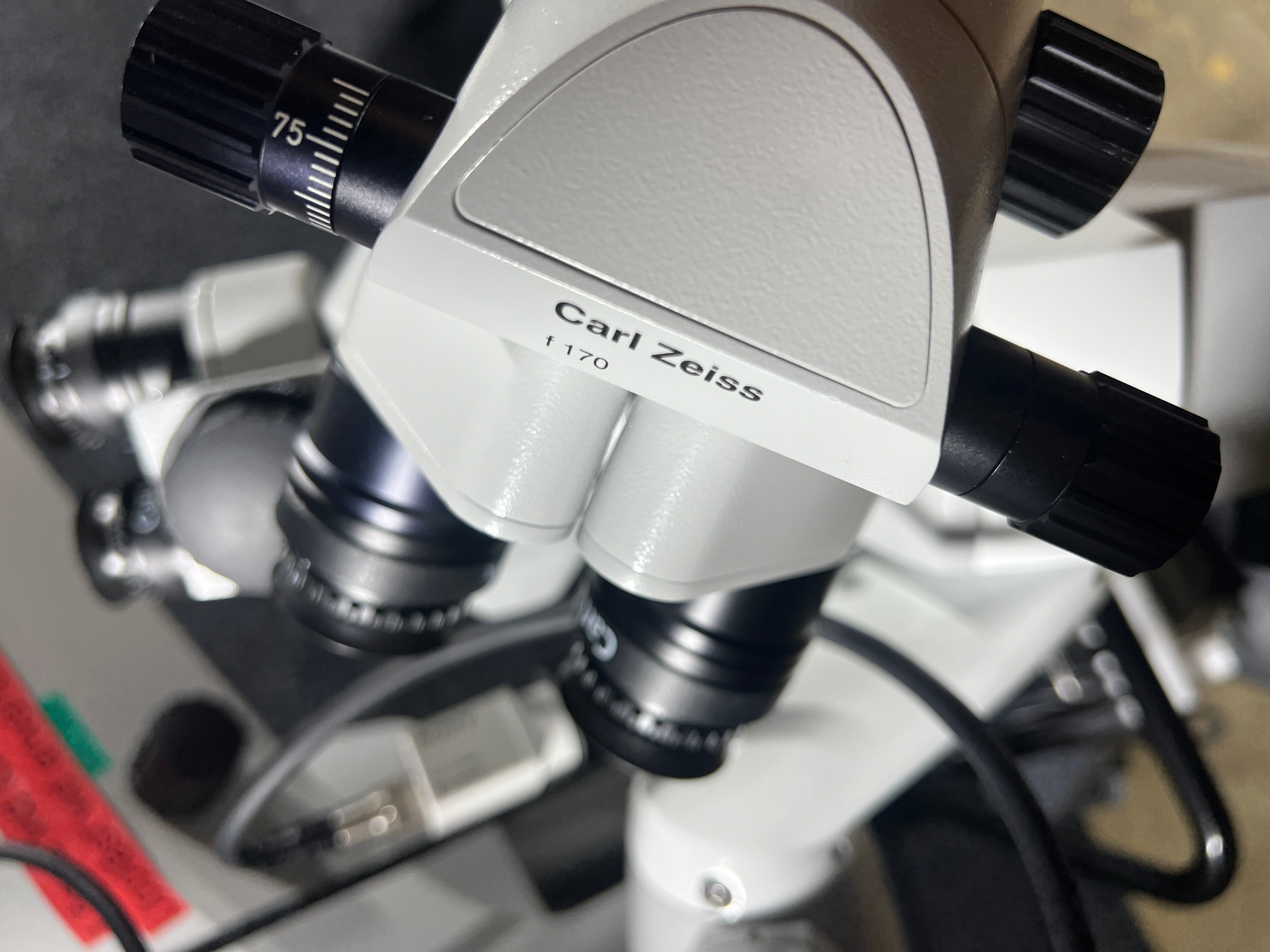 Operating microscope with accessories - Carl Zeiss OPMI