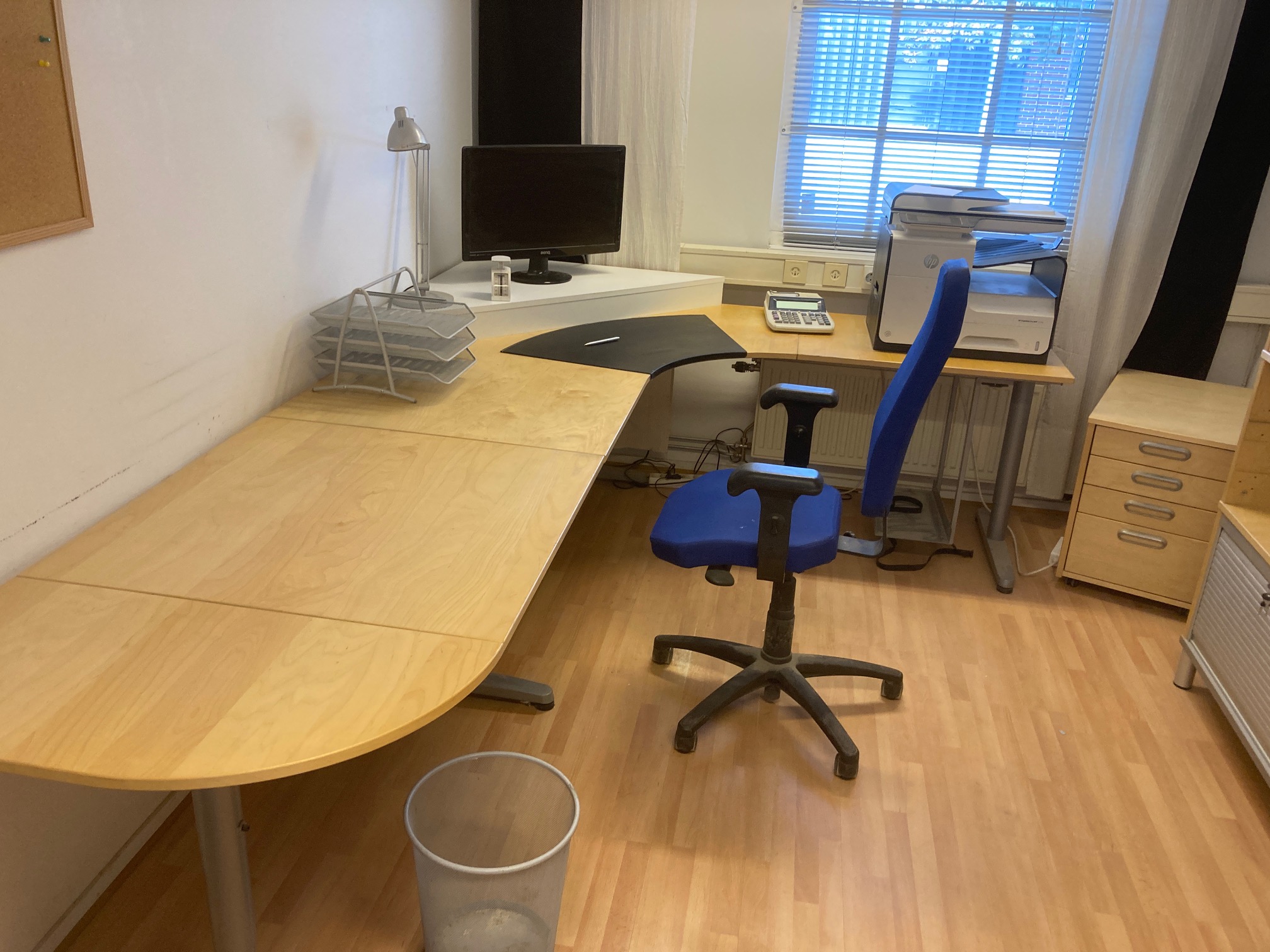 Office furniture Everything in the room. PS Auction We value the