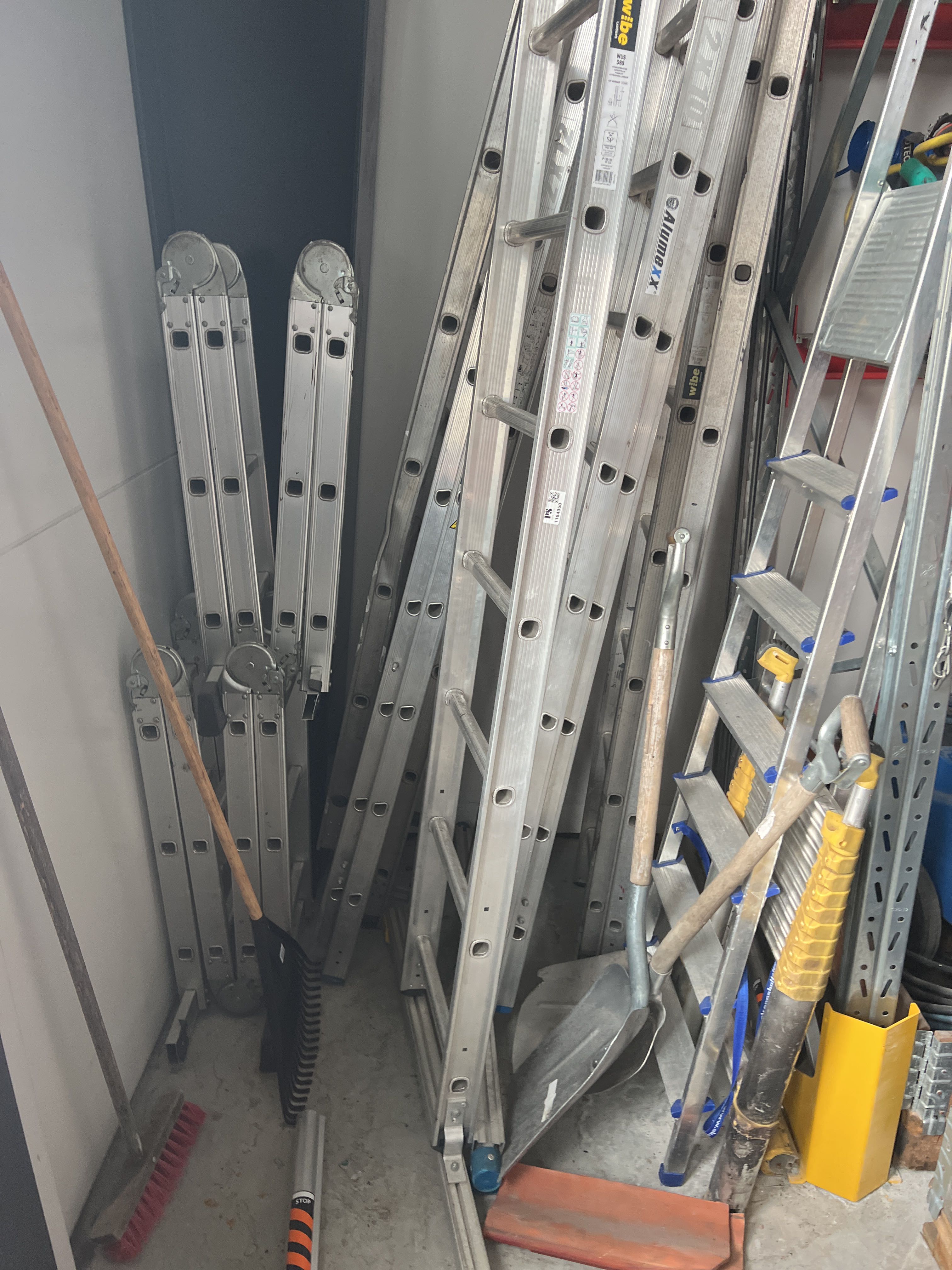Ladders in different models - 7 pcs - PS Auction - We value the future ...