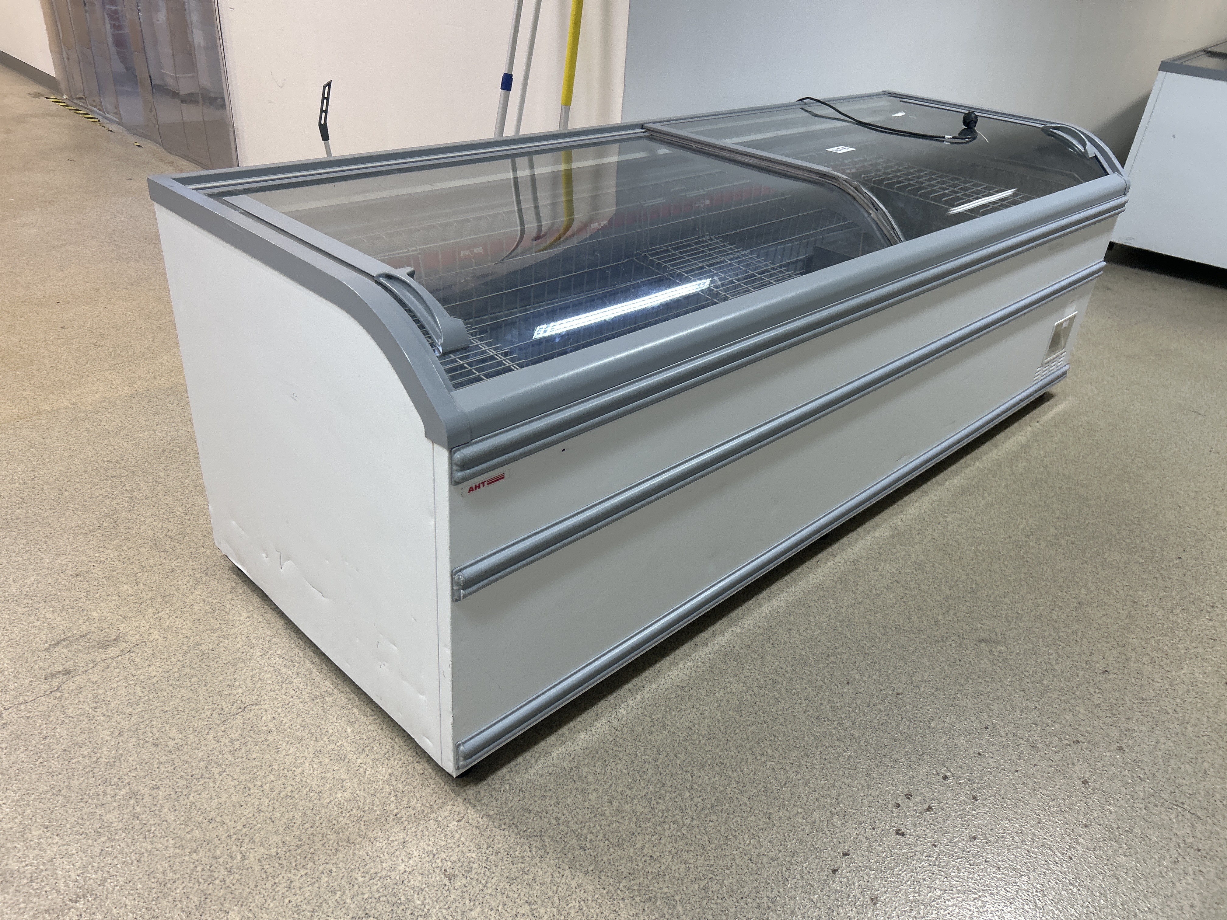 Freezer boxes 2 pcs - AHT MIAMI 250(U)L VSAD - PS Auction - We