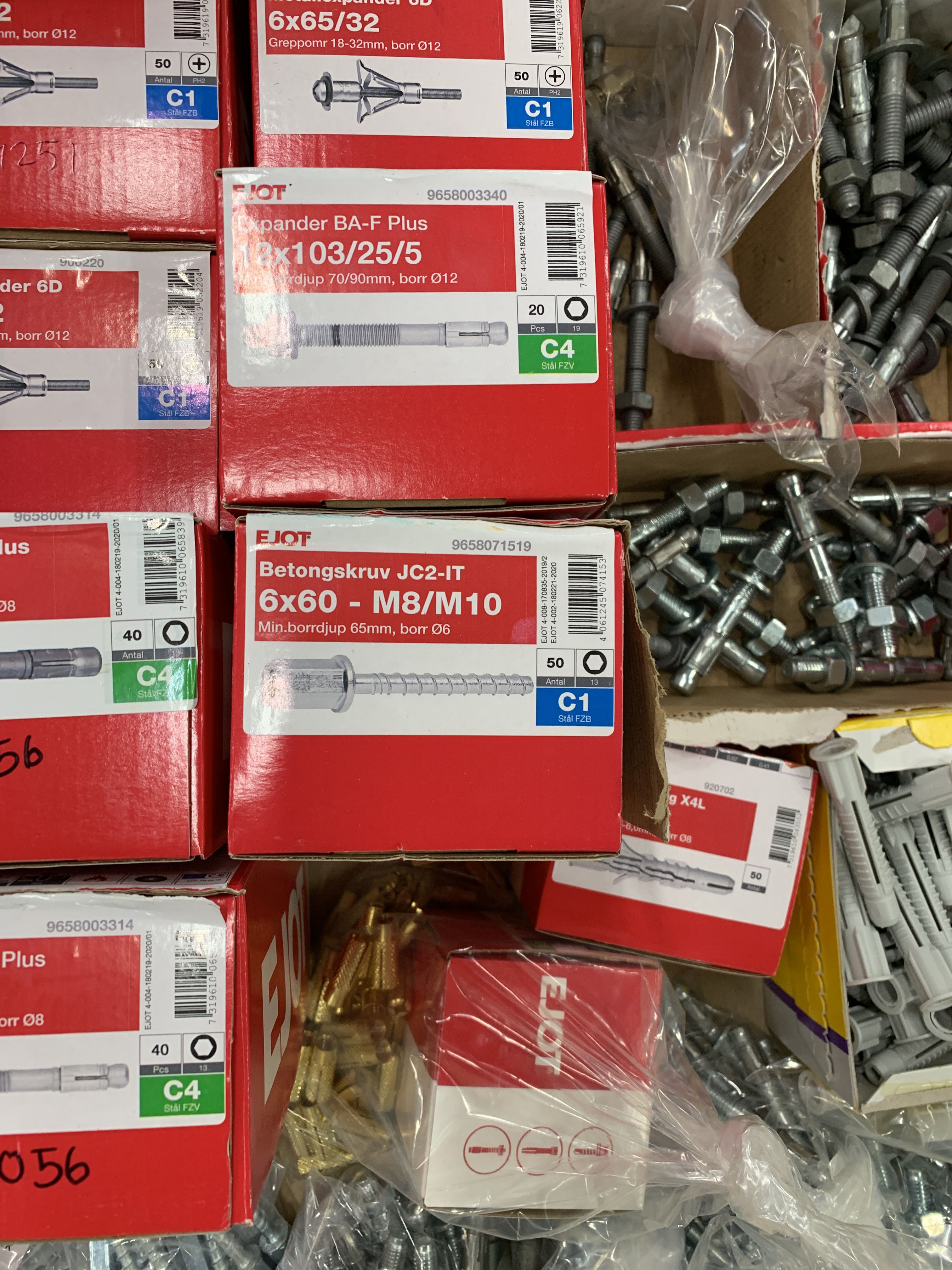 Assortment of Concrete screws & plugs PS Auction We value the