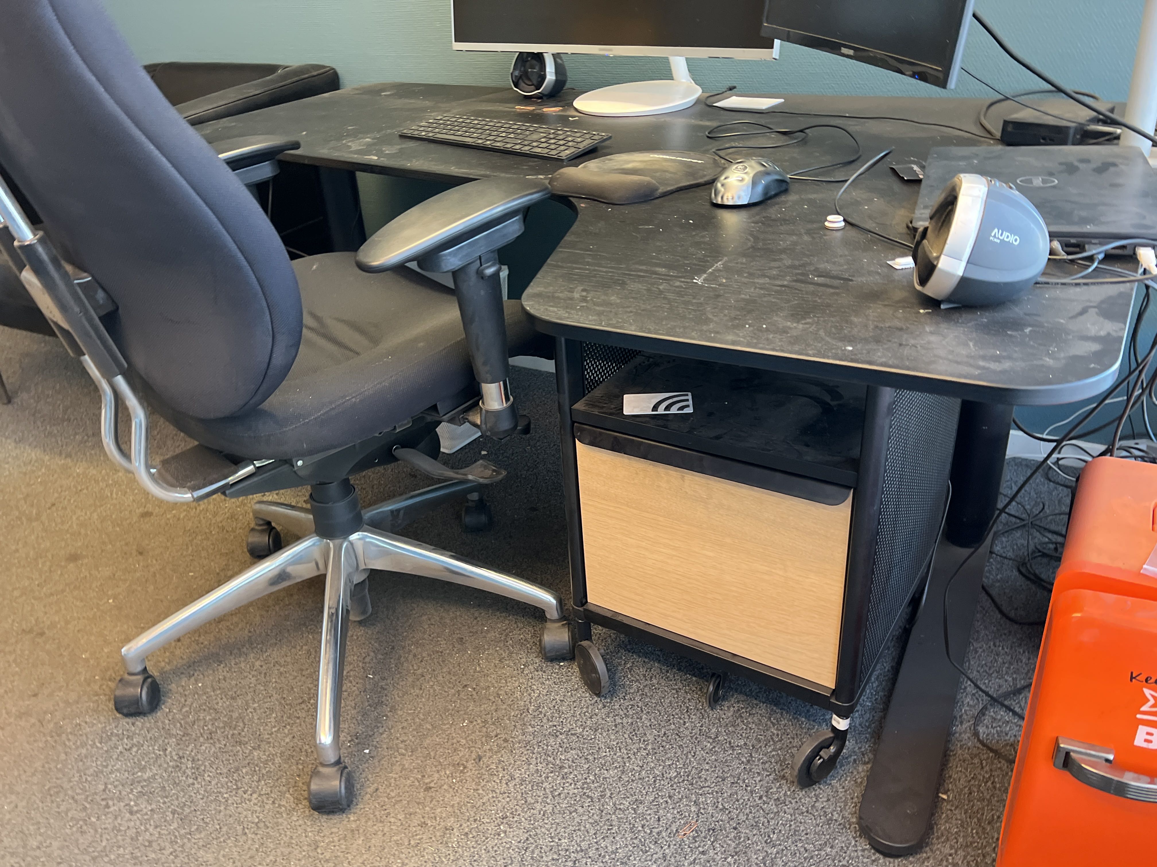 Office Furniture 3 PS Auction We value the future Largest in net