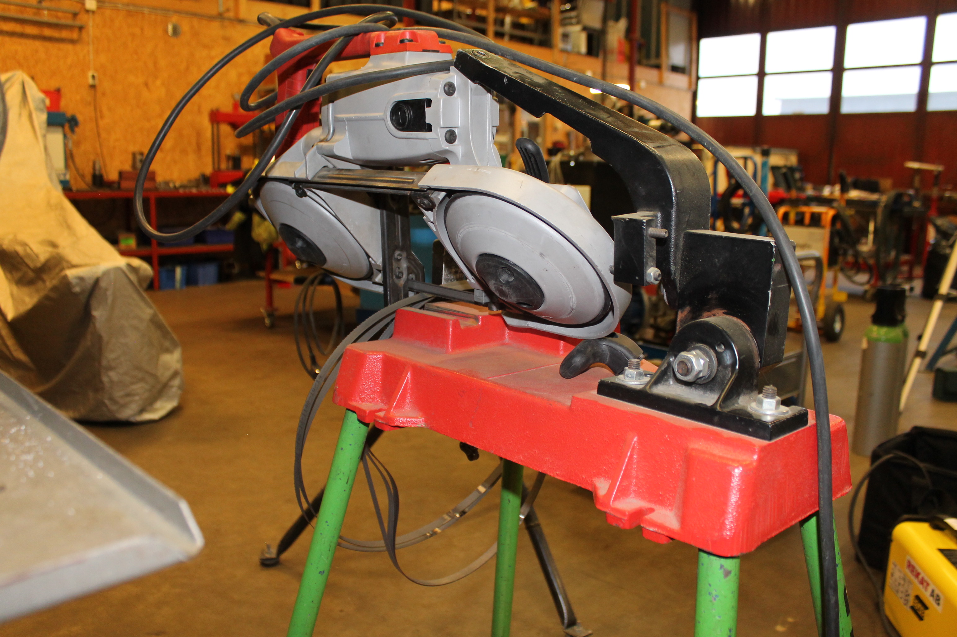 Saw in Half 4枚セット（美品） Milwaukee band saw as well as tripod - PS Auction - We value