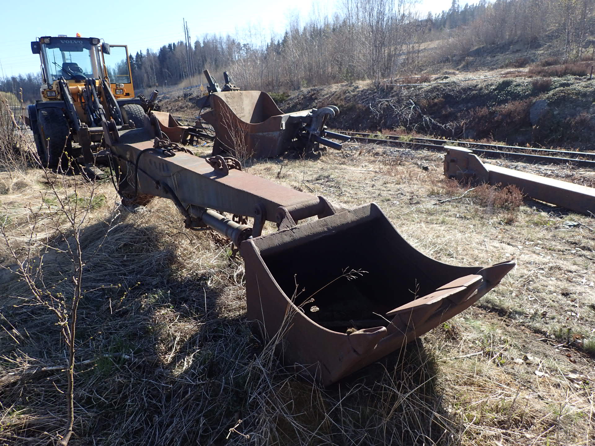 Hydraulic extension arm with bucket PS Auction We value the future