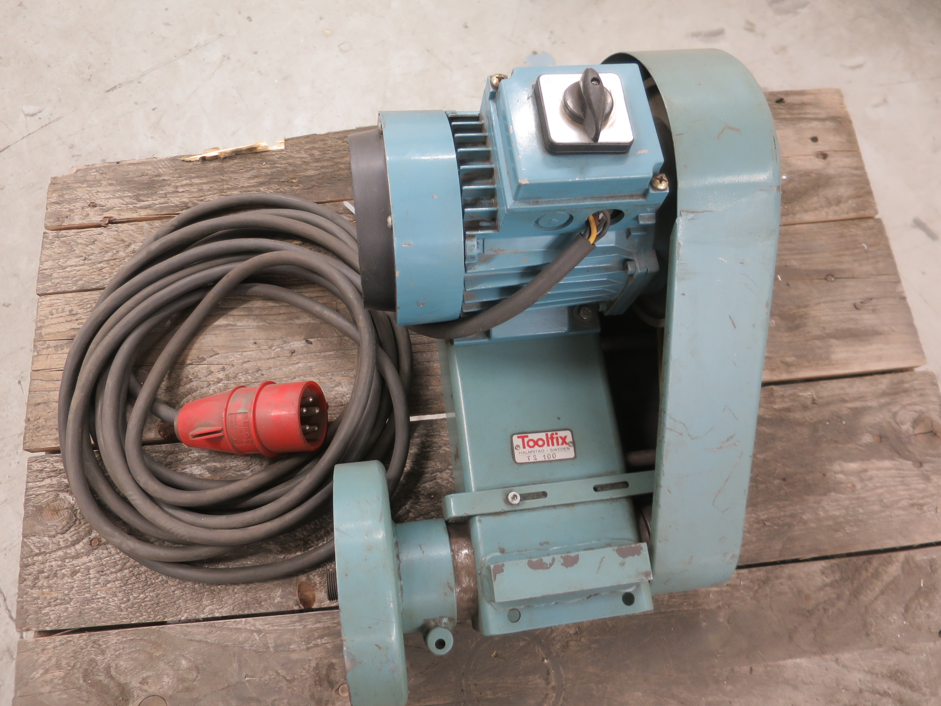 Toolfix Grinding machine for turning 5.5 kw - PS Auction - We
