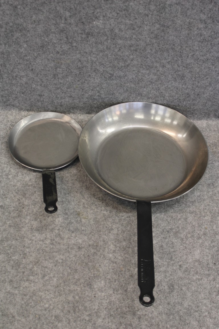 Pintinox stekjärn 32cm Ø och Pintinox crepejärn 20 cm Ø i kolstål ...