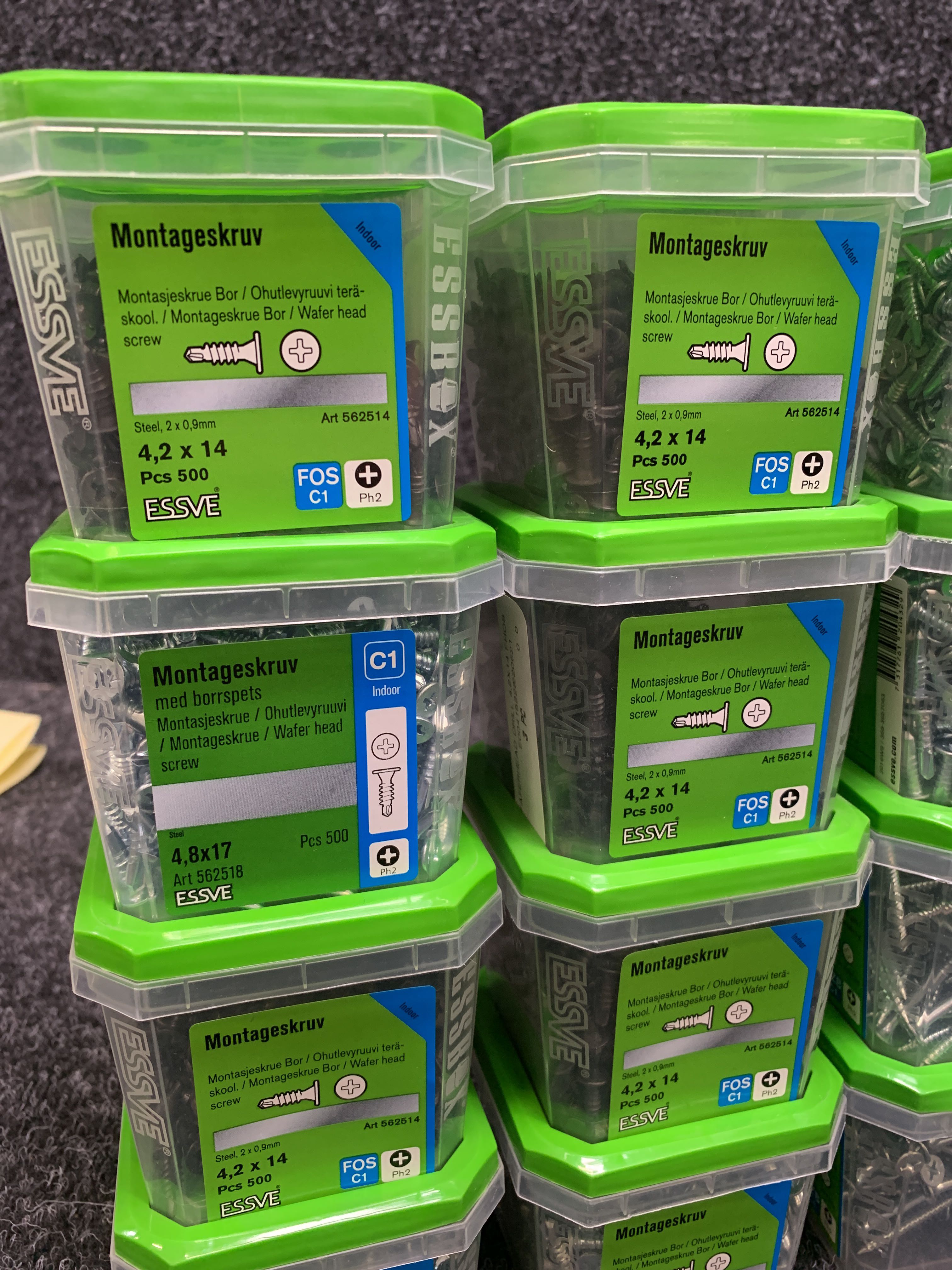 Assortment of mounting screws & plaster screws Essve PS Auction We