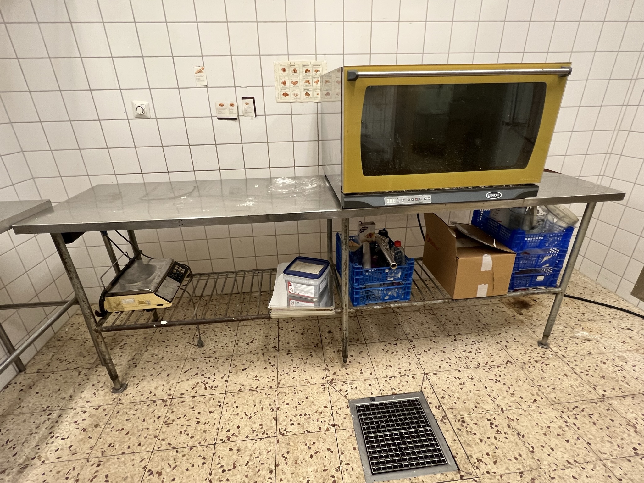 Baking oven Unox XF190-B -2011 with 3 stainless steel benches - PS