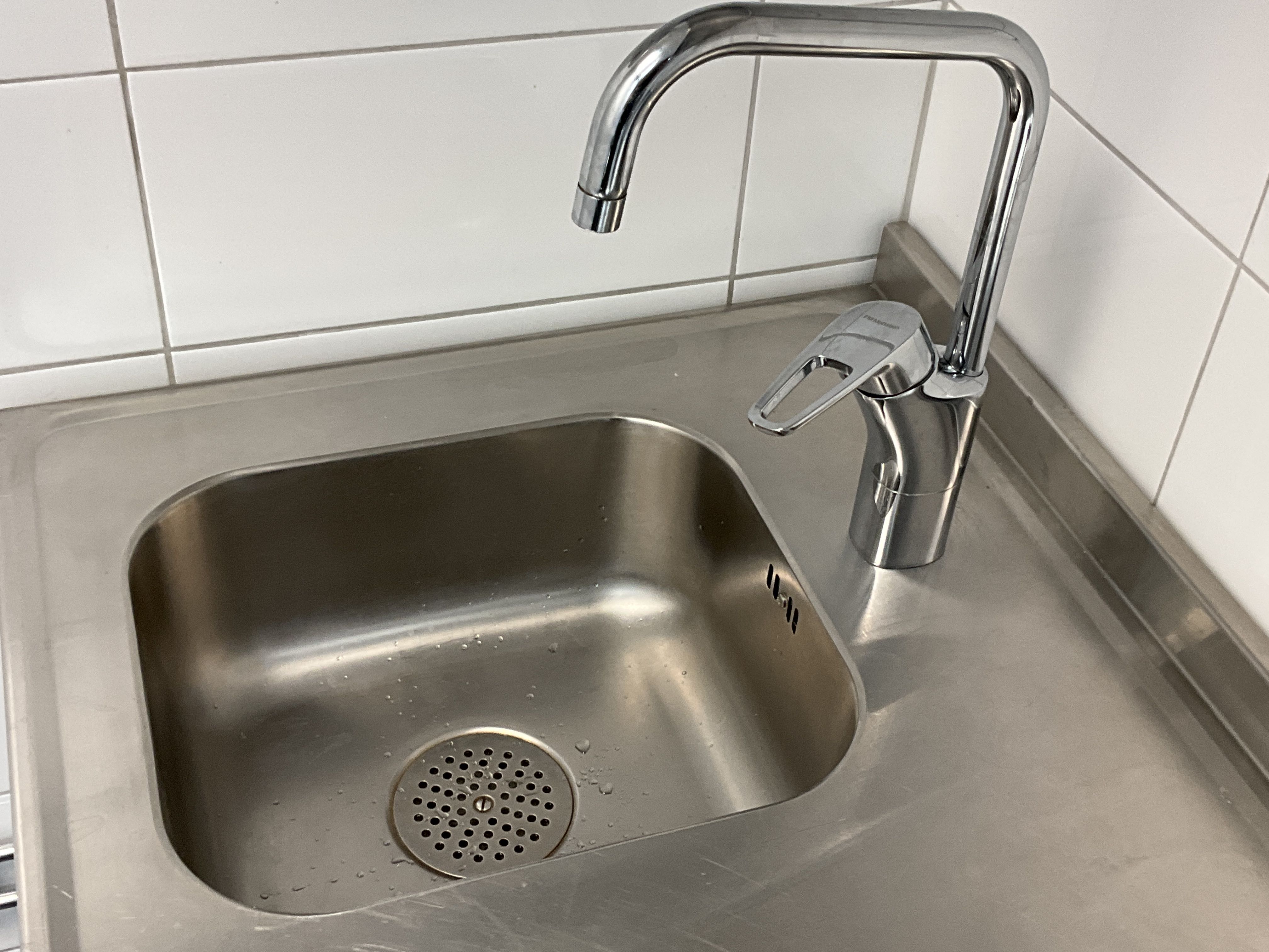 Stainless steel bench with hob and faucet - PS Auction - We value the ...