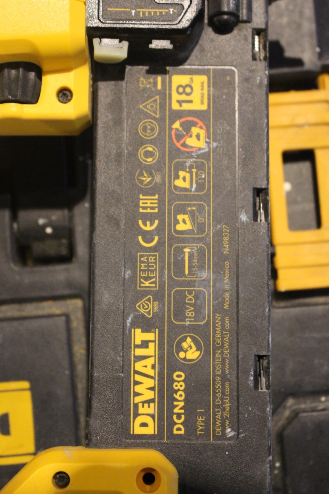 Nail gun DeWalt DCN680 PS Auction We value the future Largest in