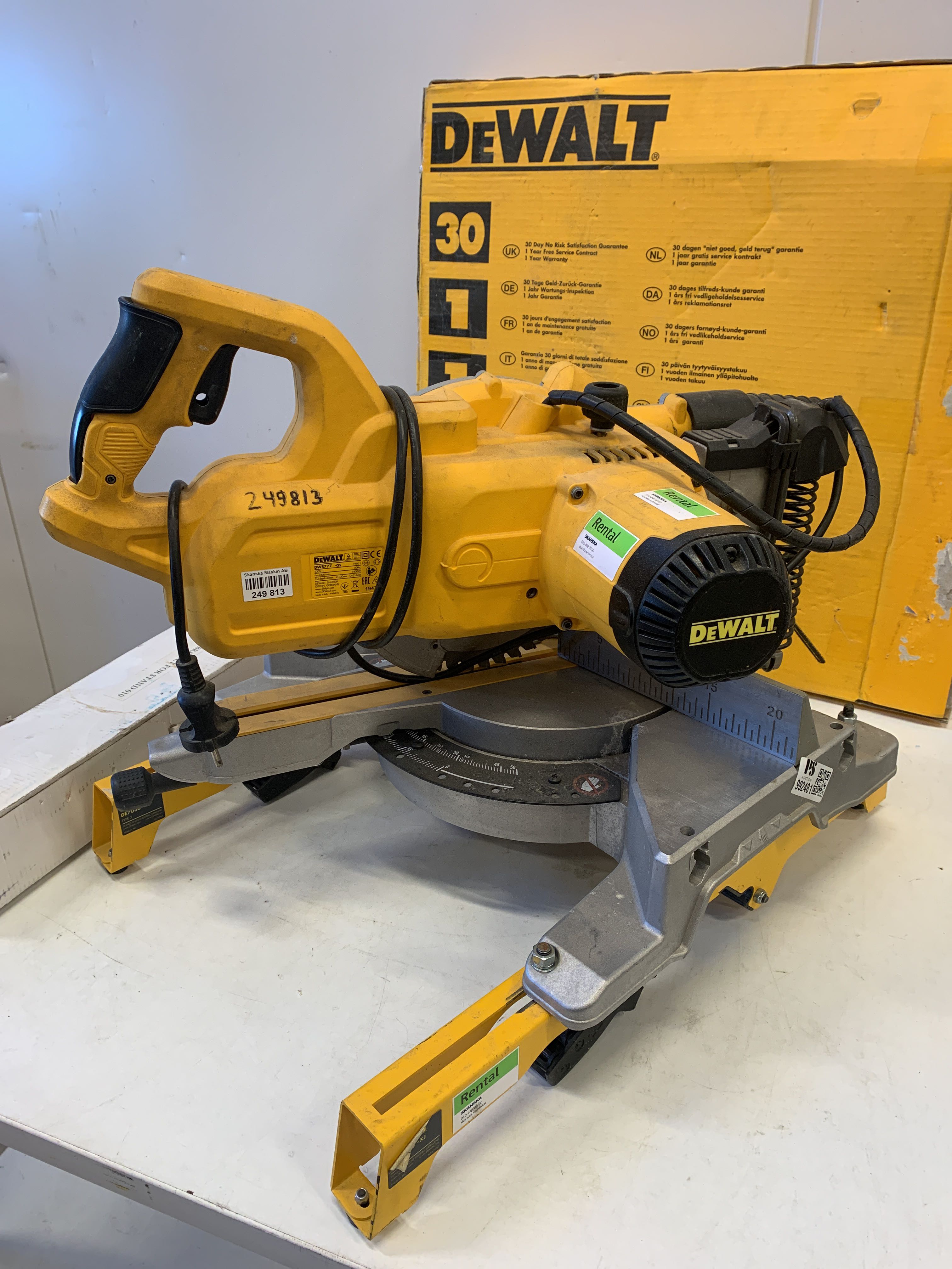 Cut and miter saw dewalt with saw table and stand PS Auction We