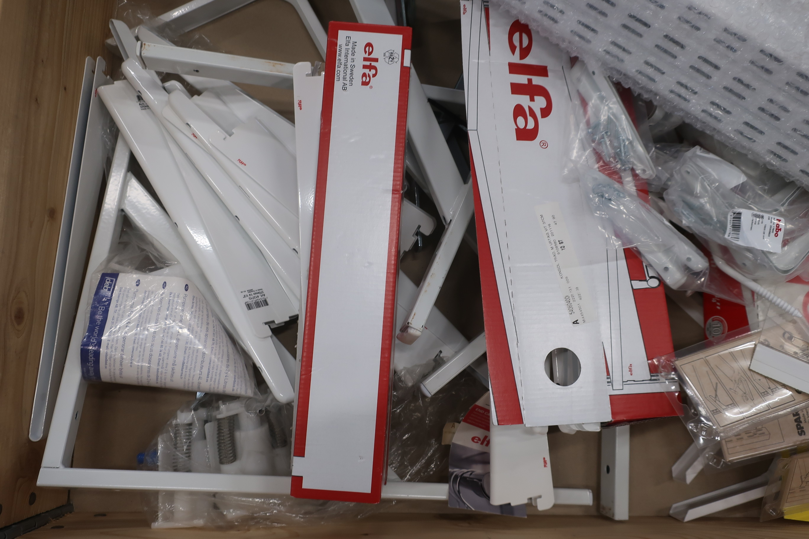 Assortment of Elfa products PS Auction We value the future