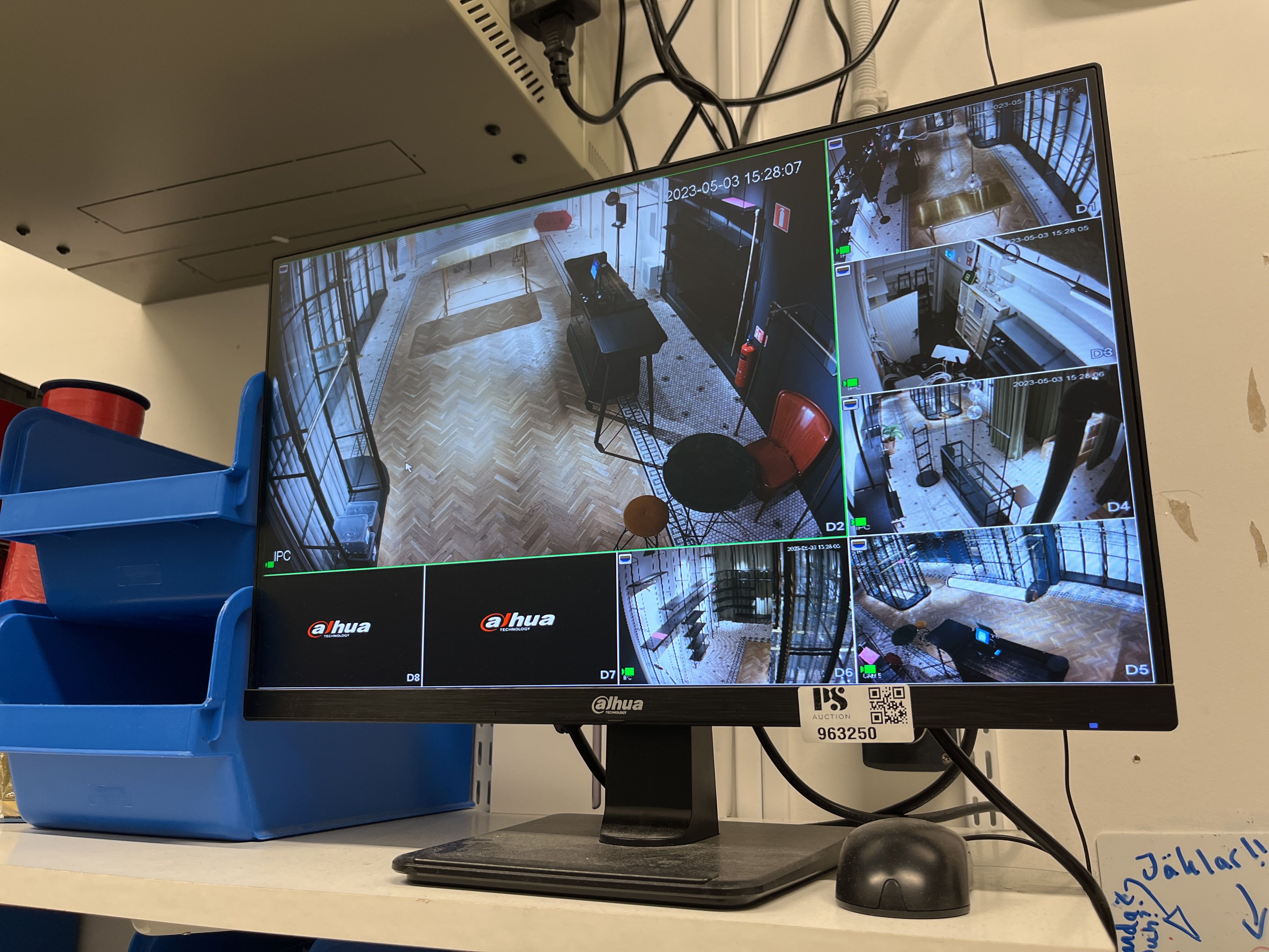 Camera Recoding Box Monitor, recording box and 6 cameras - PS Auction - We value the future ...