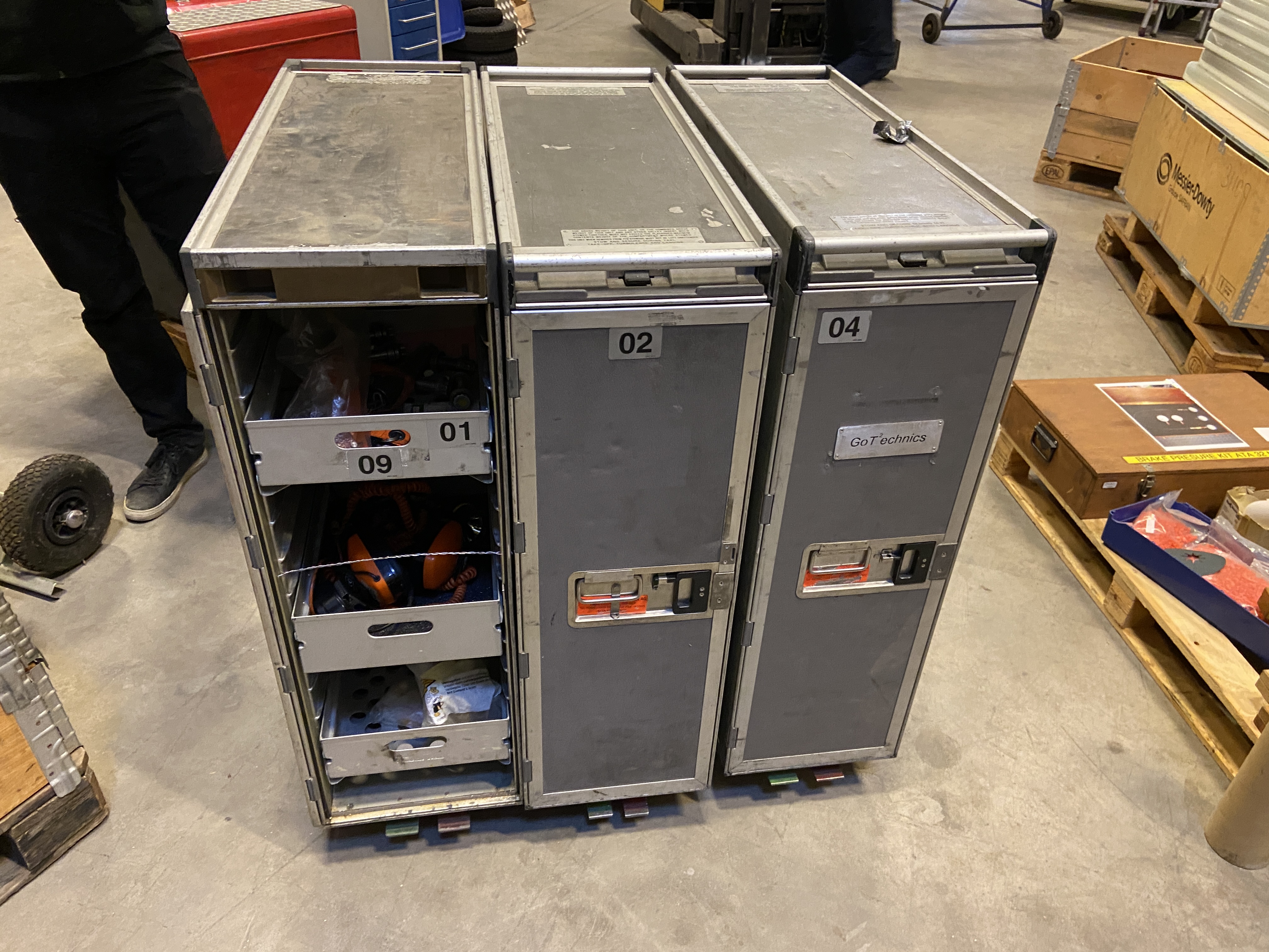 Cockpit door, 3 remade trolleys - PS Auction - We value the future ...