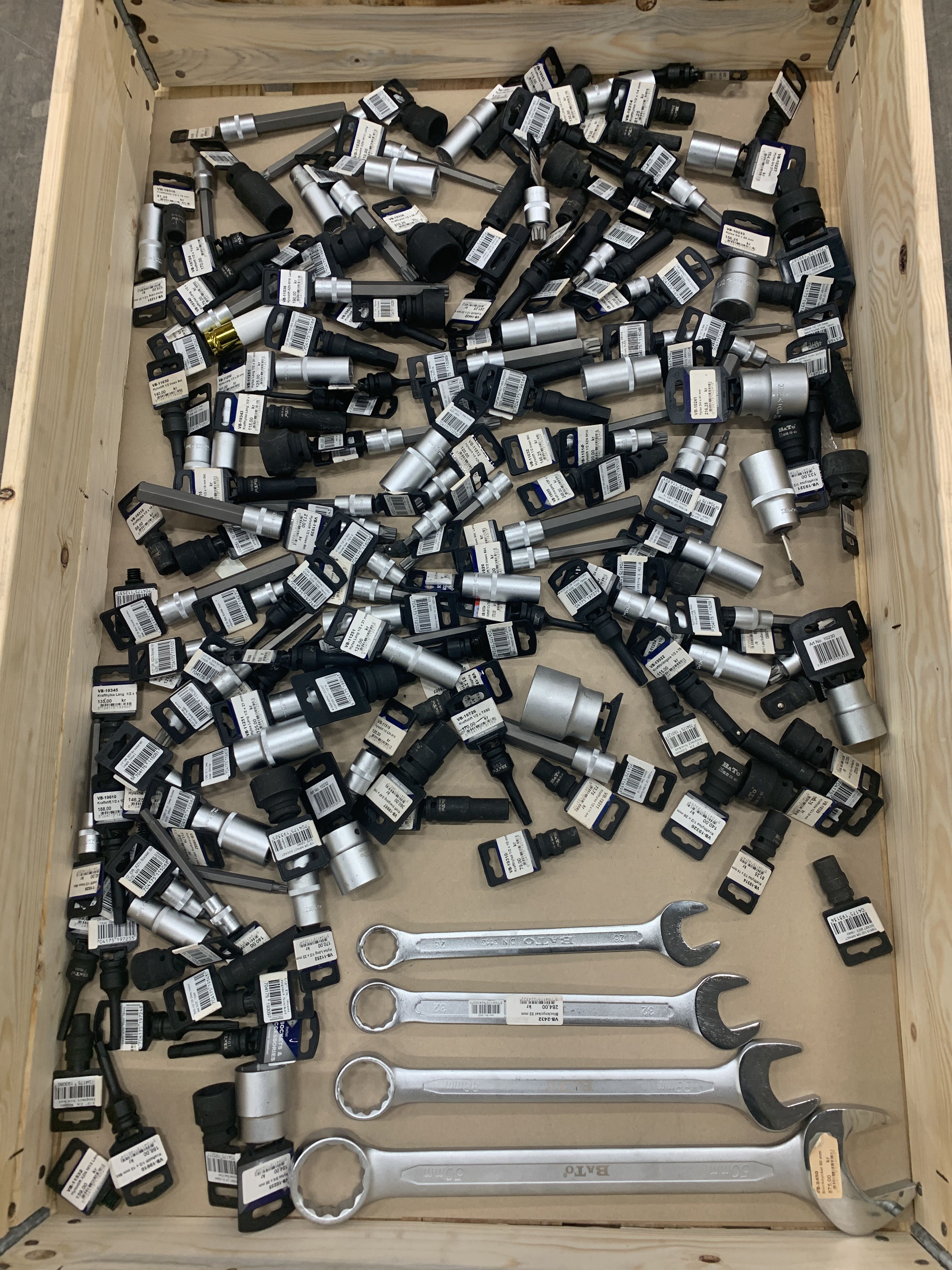 Assortment of block keys and sockets - PS Auction - We value the future ...