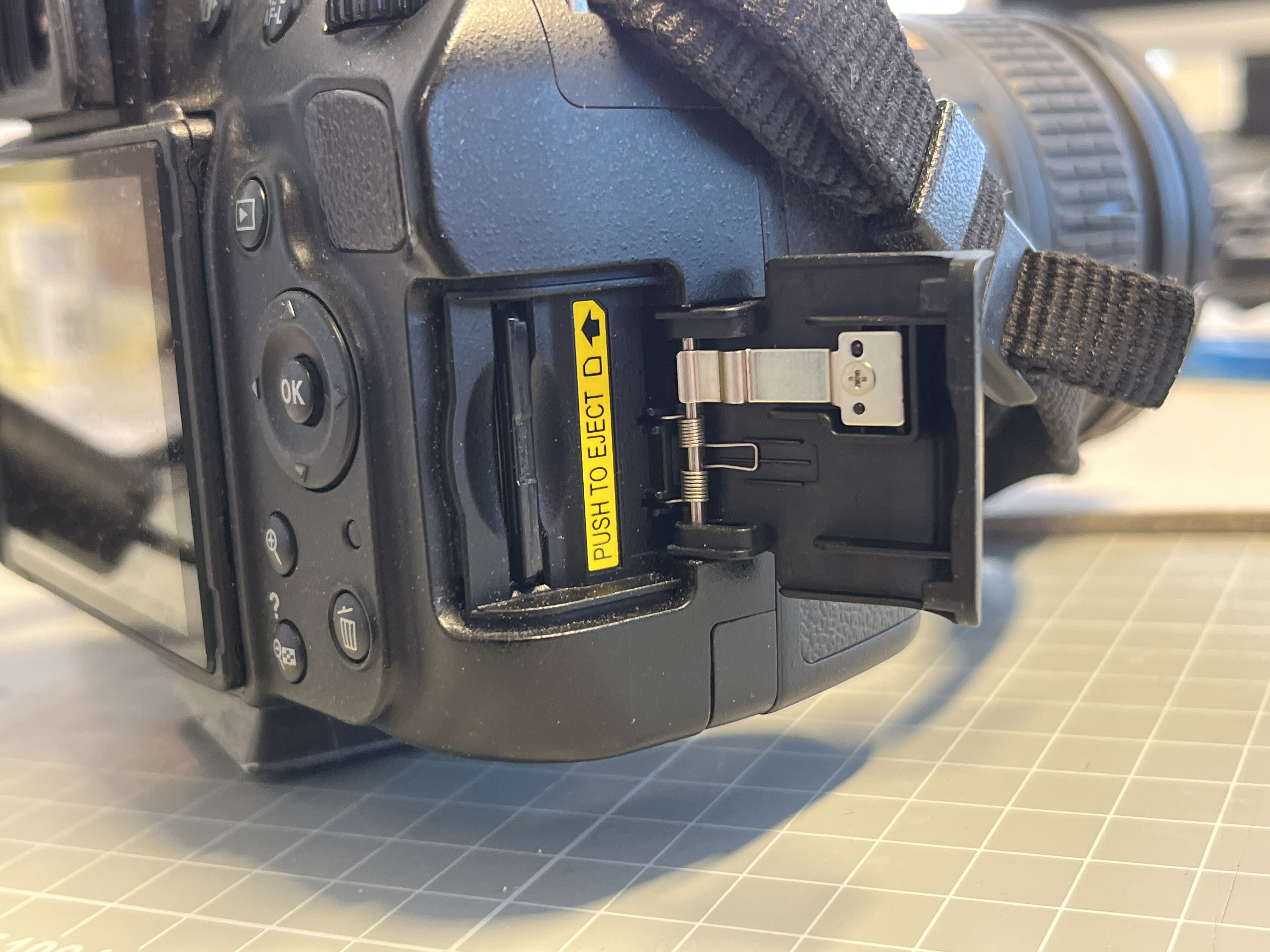 Nikon d5100 完品 ニコン Nikon D5100 レンズキット SDカード(16GB)付き : カメラ