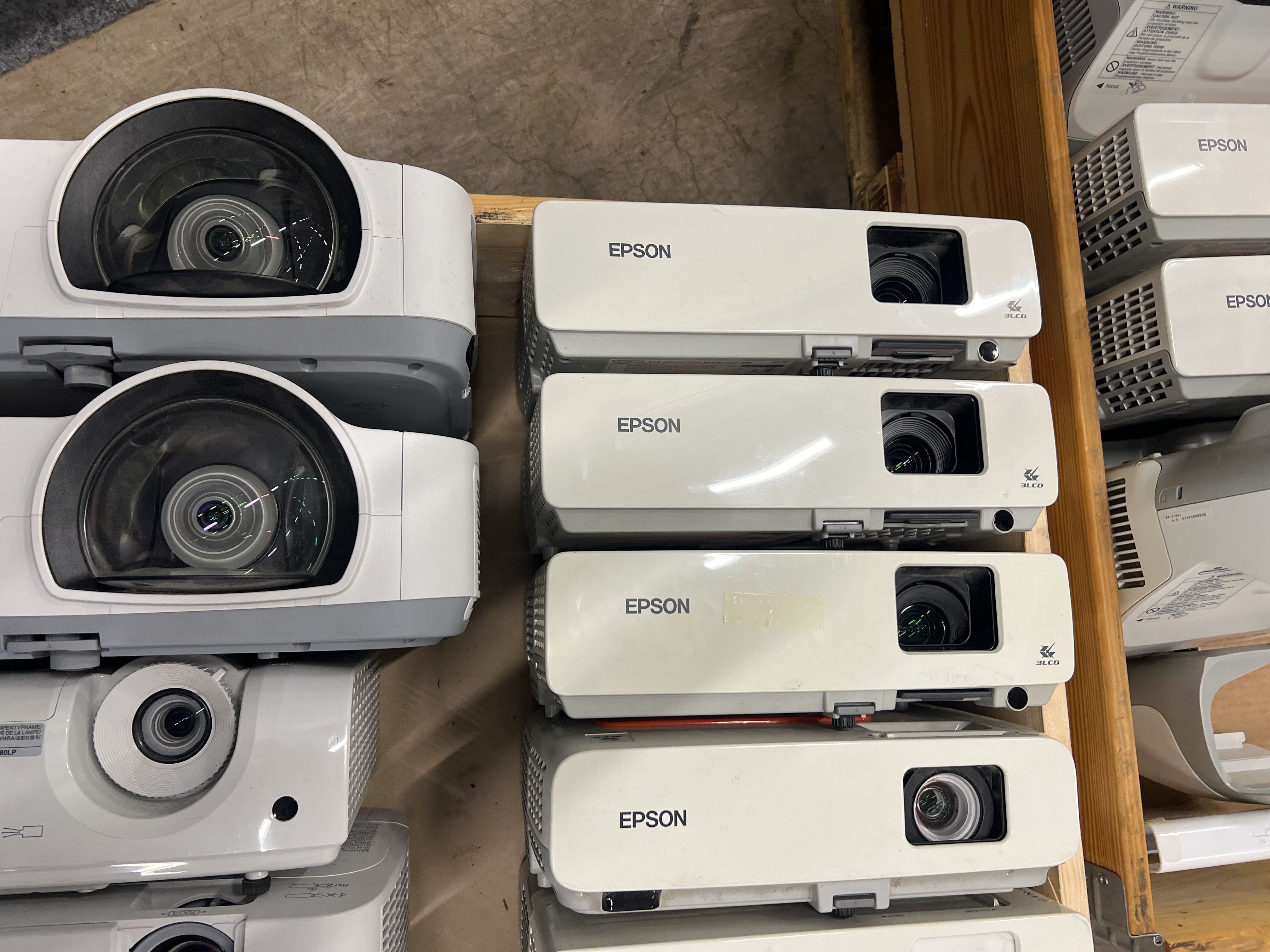 Lot of defective projectors - PS Auction - We value the future ...