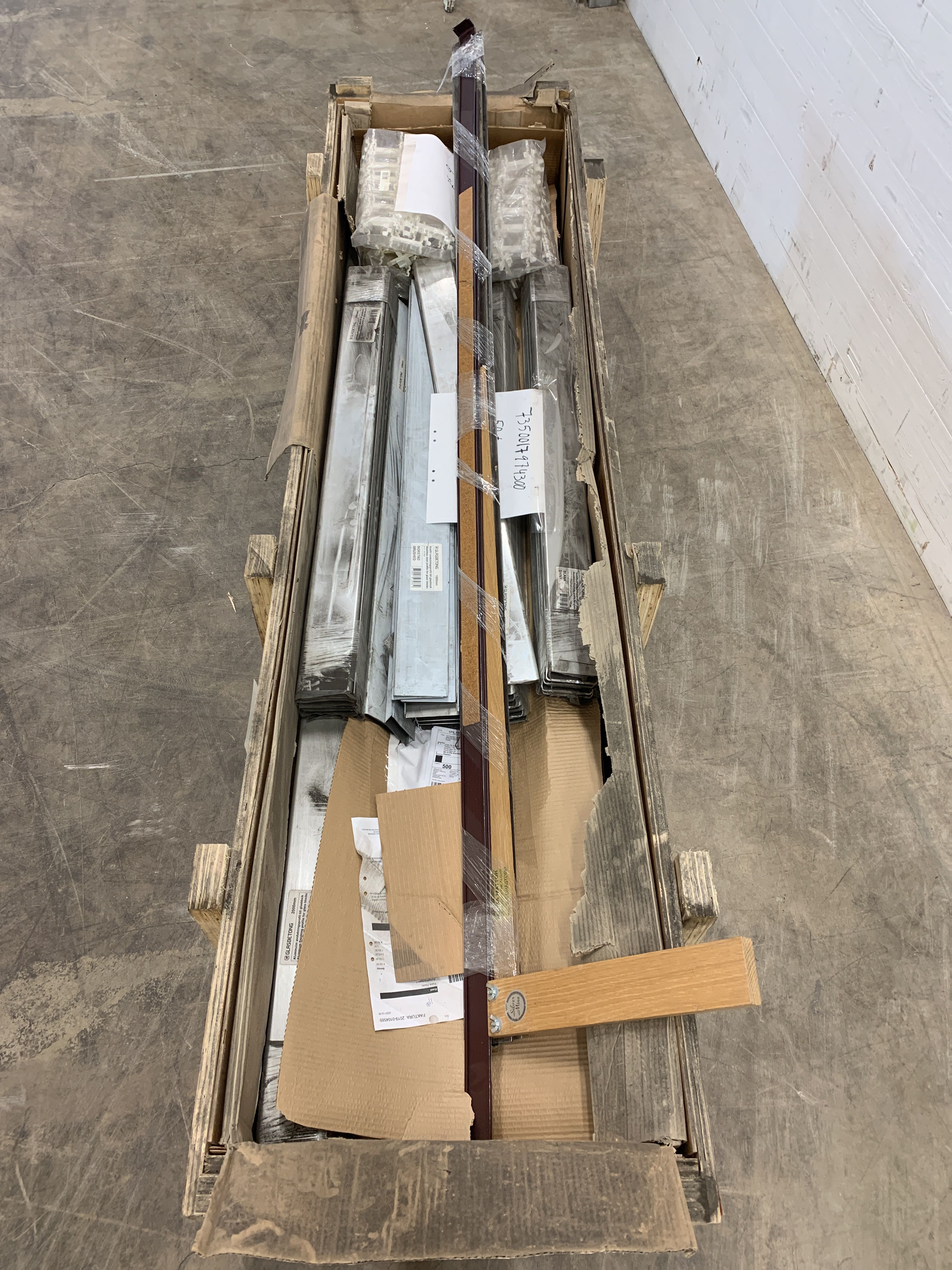 Various assembly articles for glass concrete blocks PS Auction We