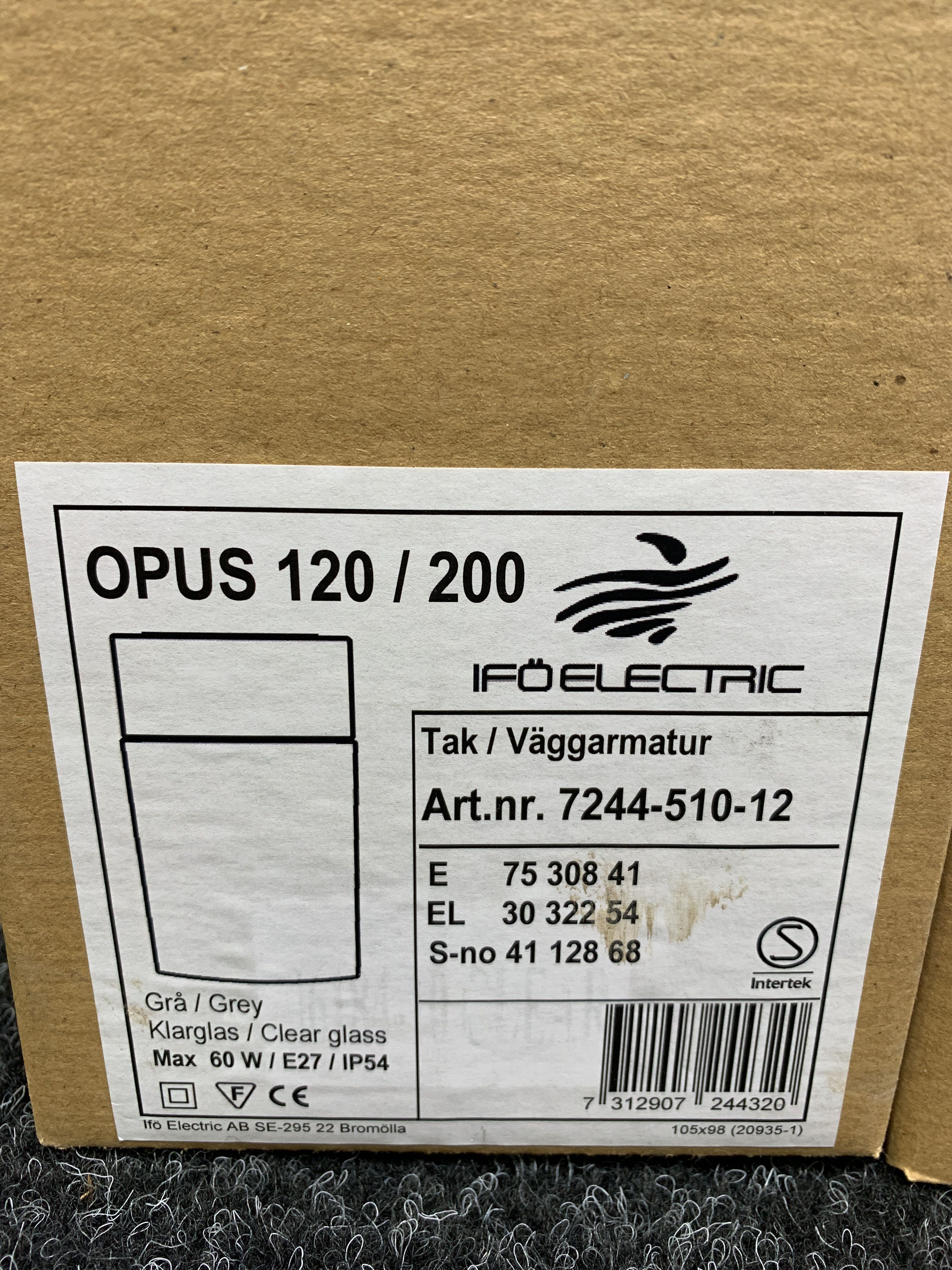 4 ceiling and wall luminaires Ifö Electric Opus 120/200 - PS Auction ...