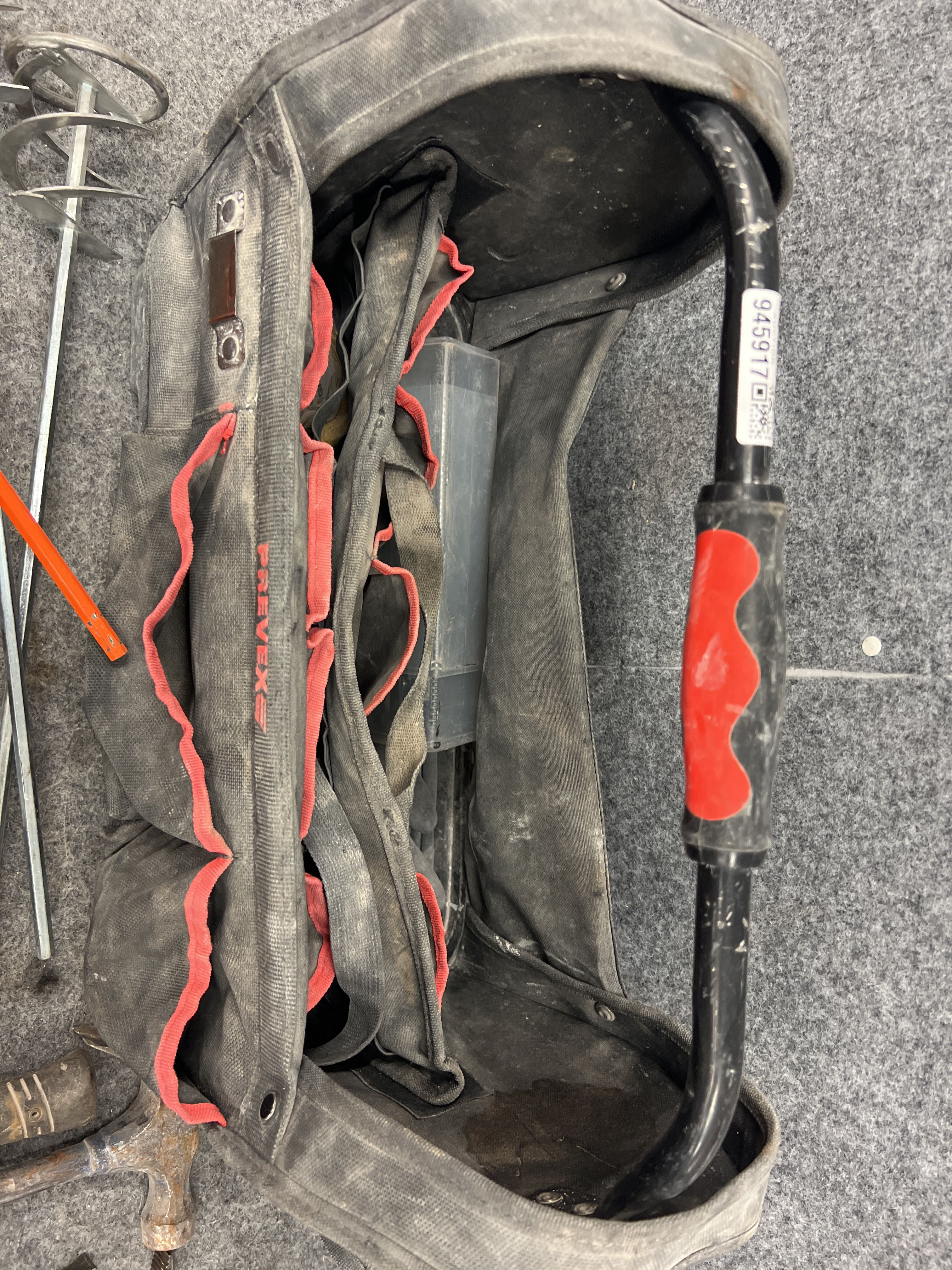 Hand tools & bag PS Auction We value the future Largest in net