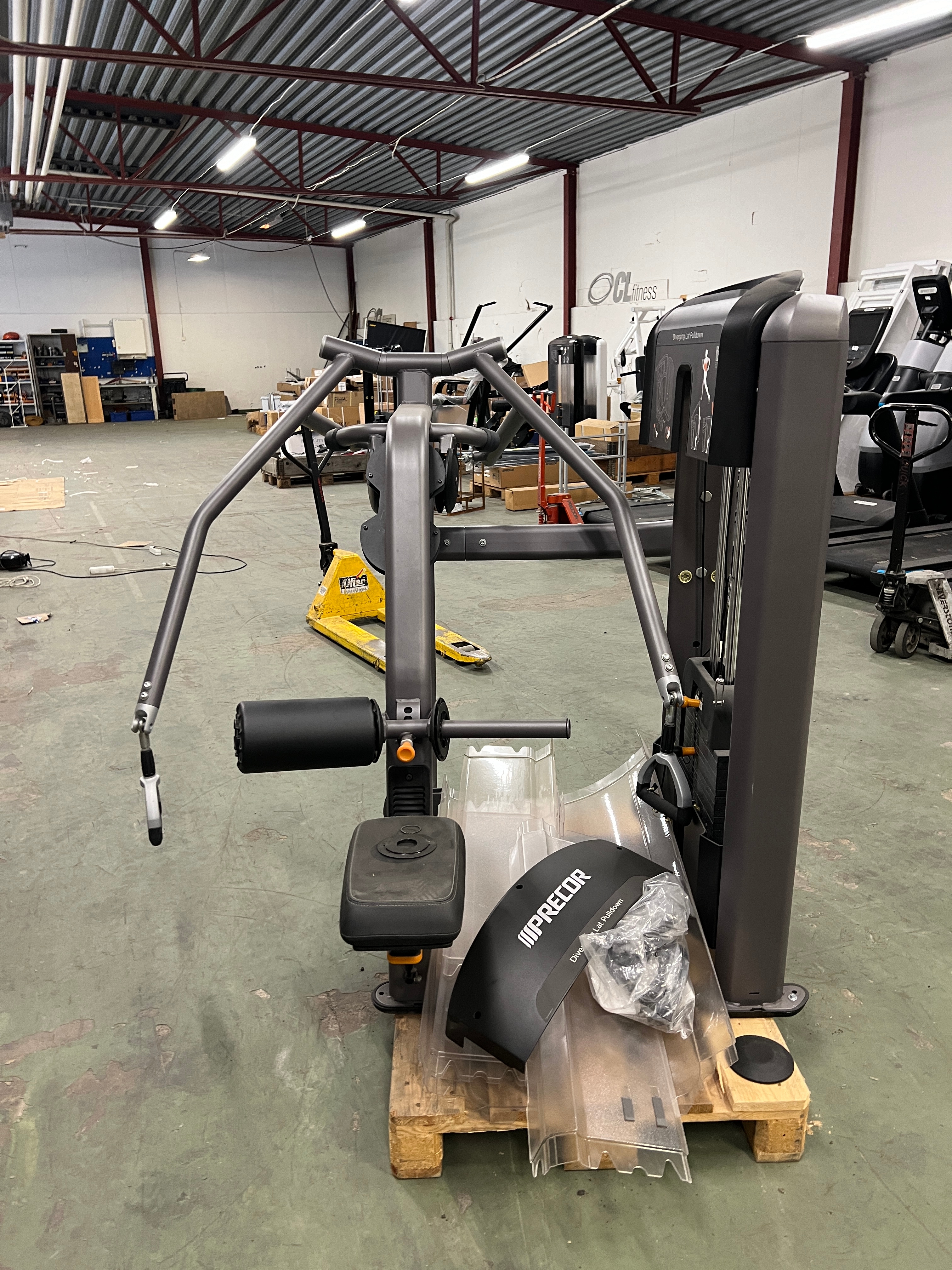 Lazy Machine Lazy Pulldown machine, Precor - PS Auction - We value the future ...