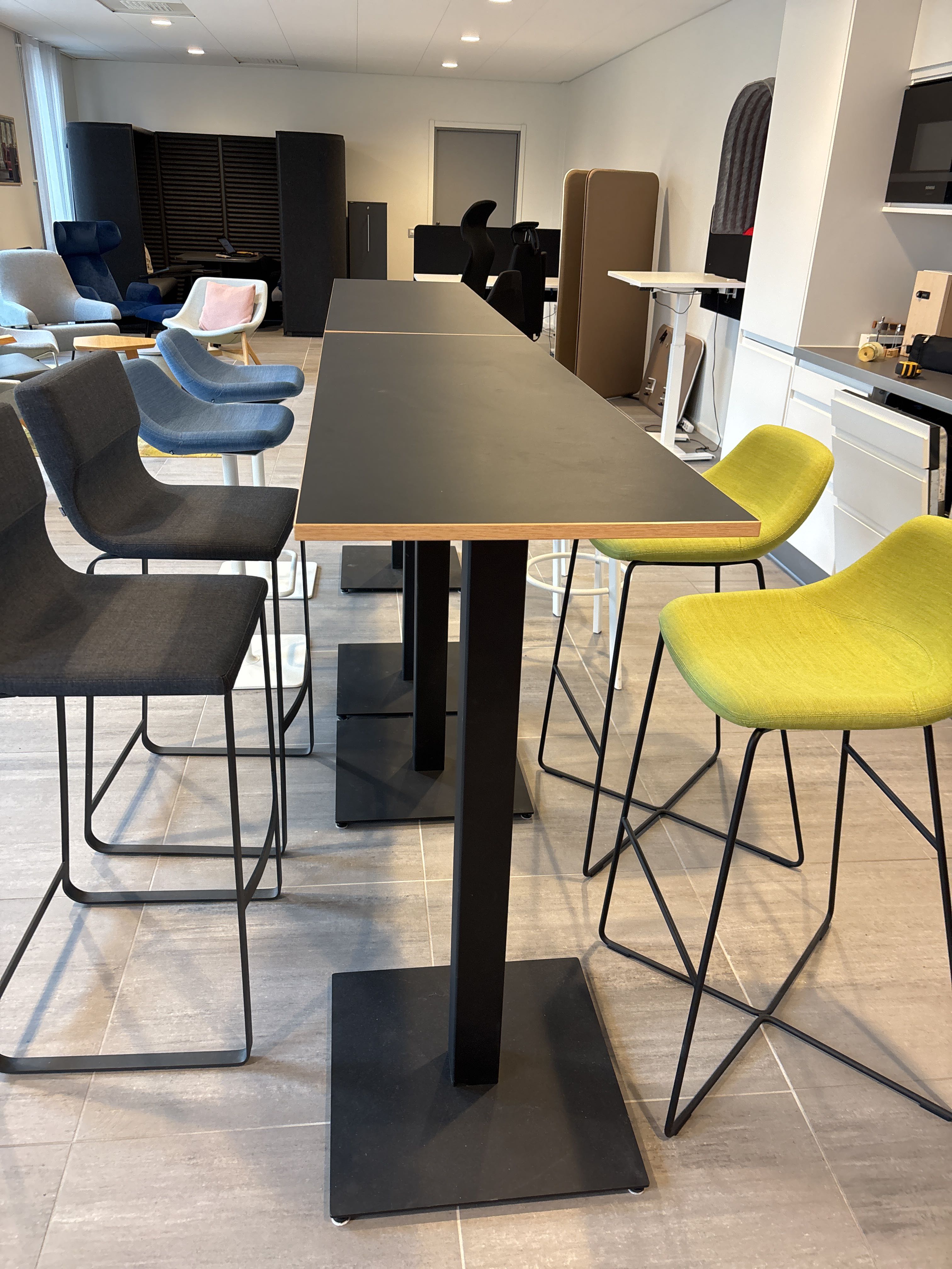 Noti Table Bar table with 4 stools, Noti - PS Auction - We value the future ...