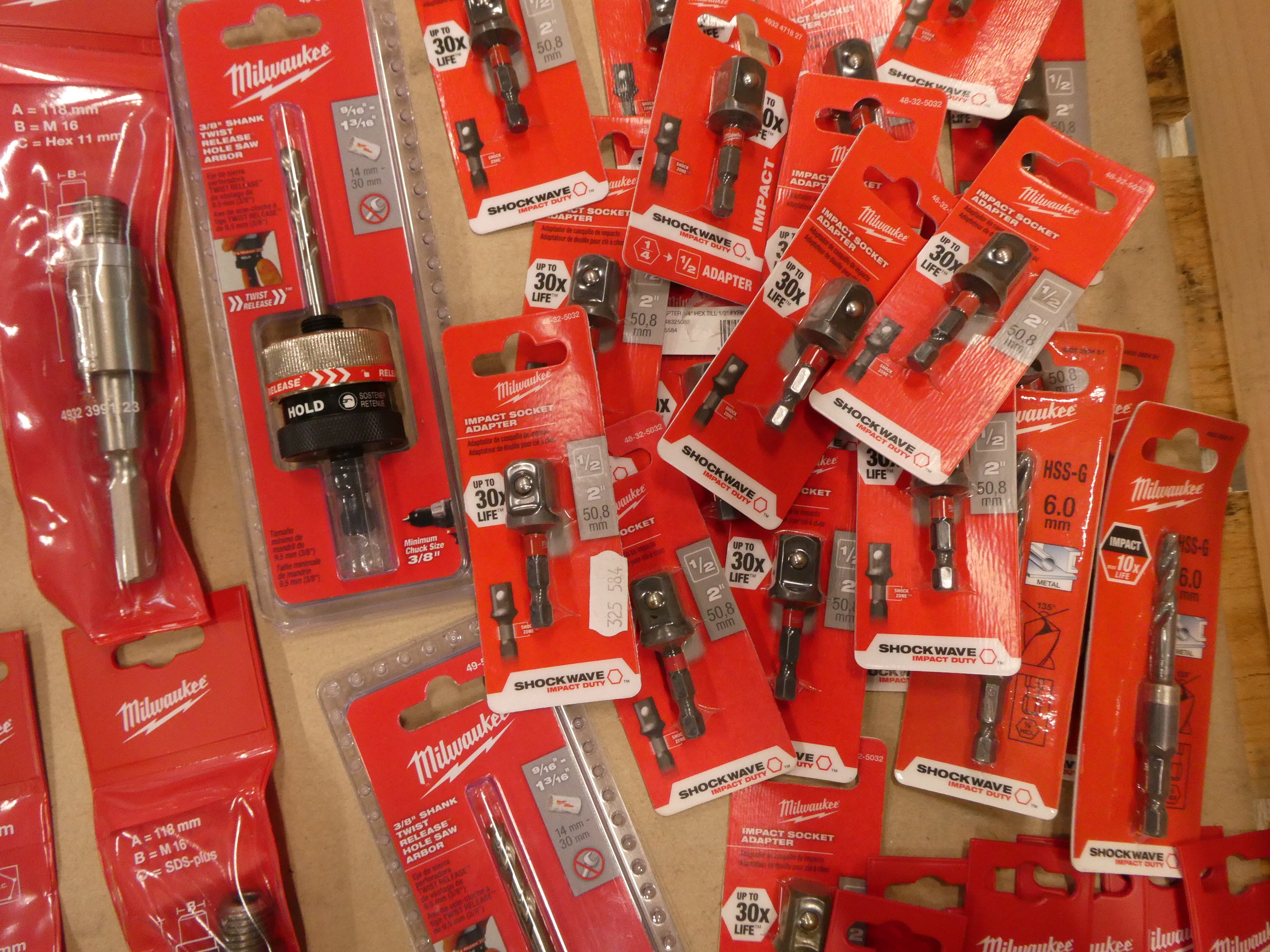 Assortment with Hole Saw / Adapters Milwaukee PS Auction We value