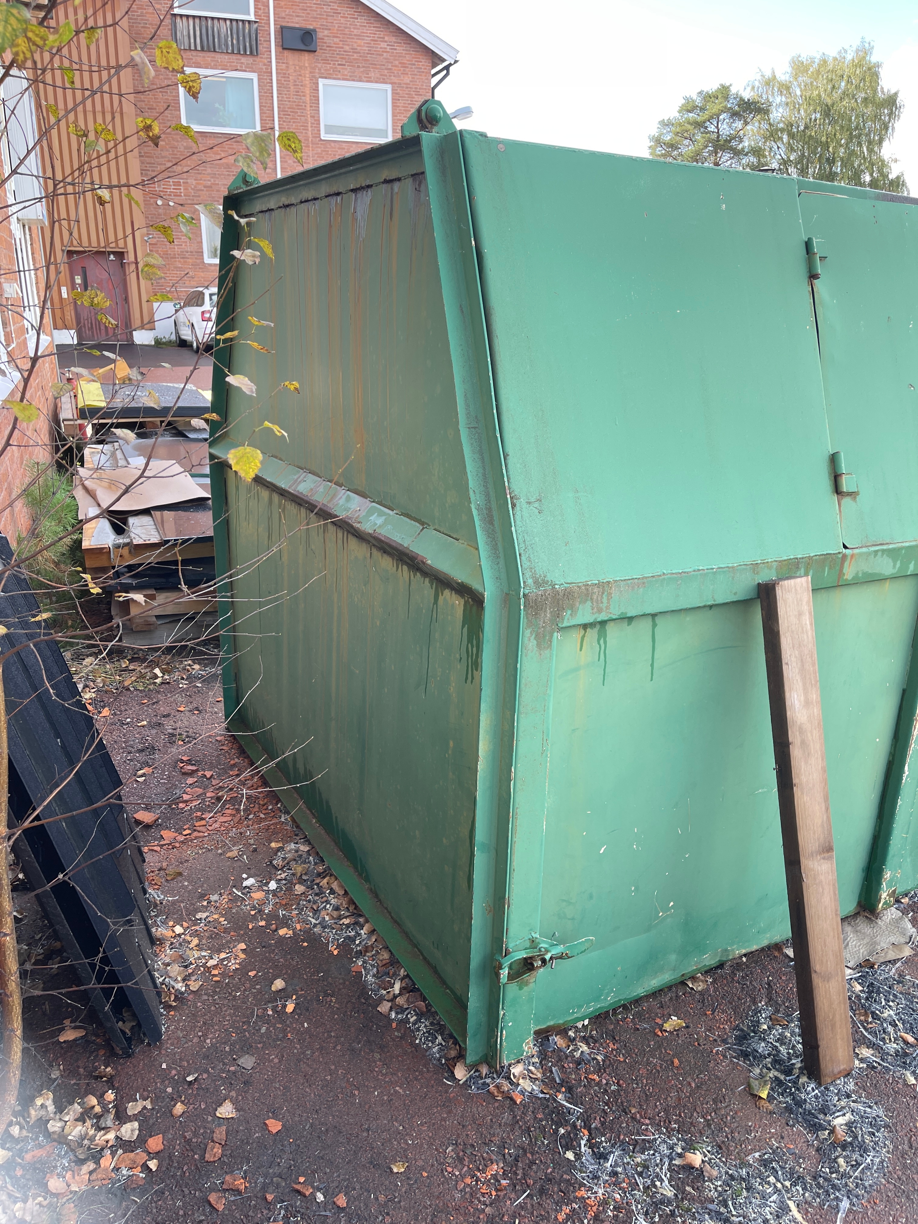 Covered Container 10 m3 with contents. No reservation price - PS ...
