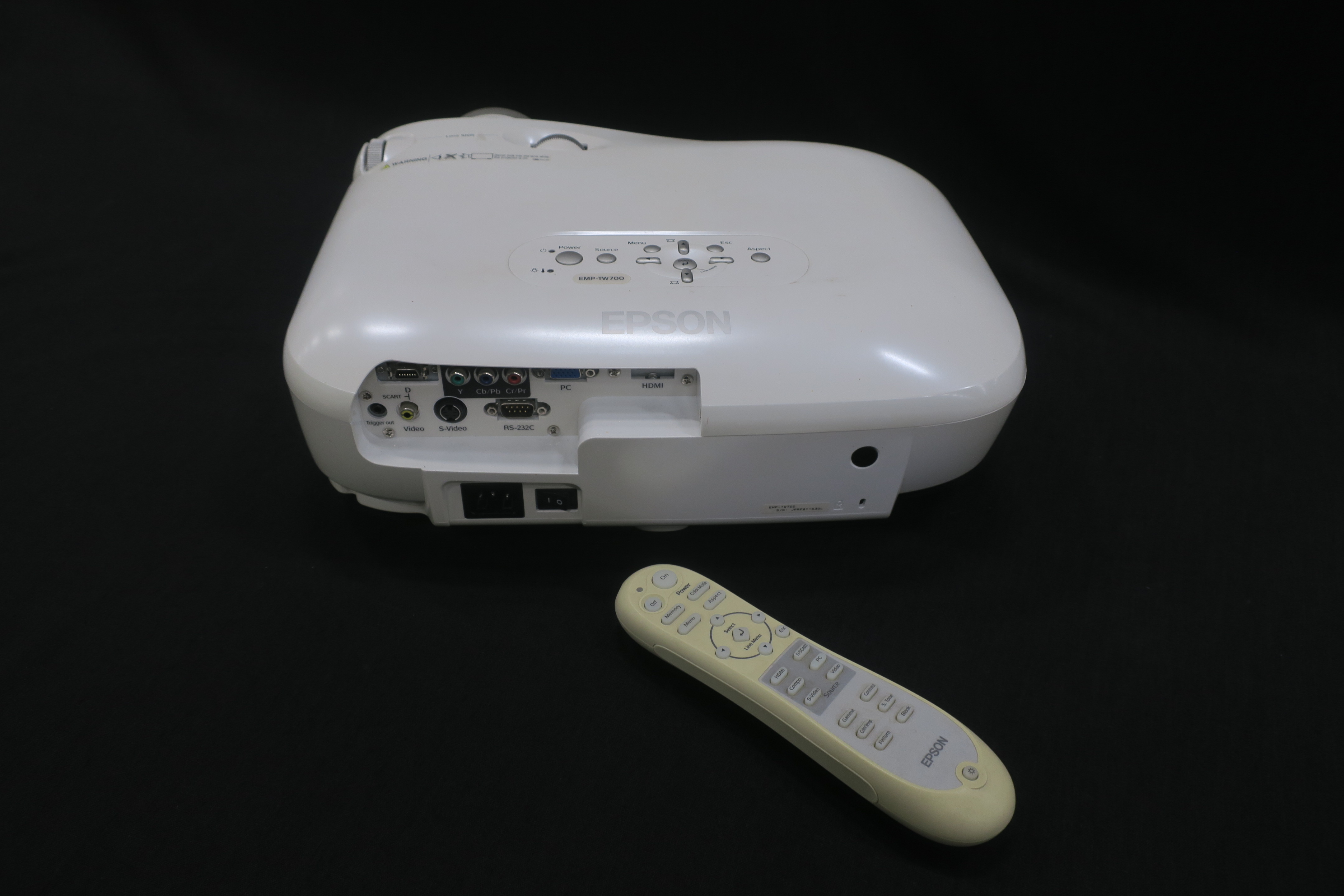 お得な情報も盛りだくさん エプロン プロジェクター EMP-TW700