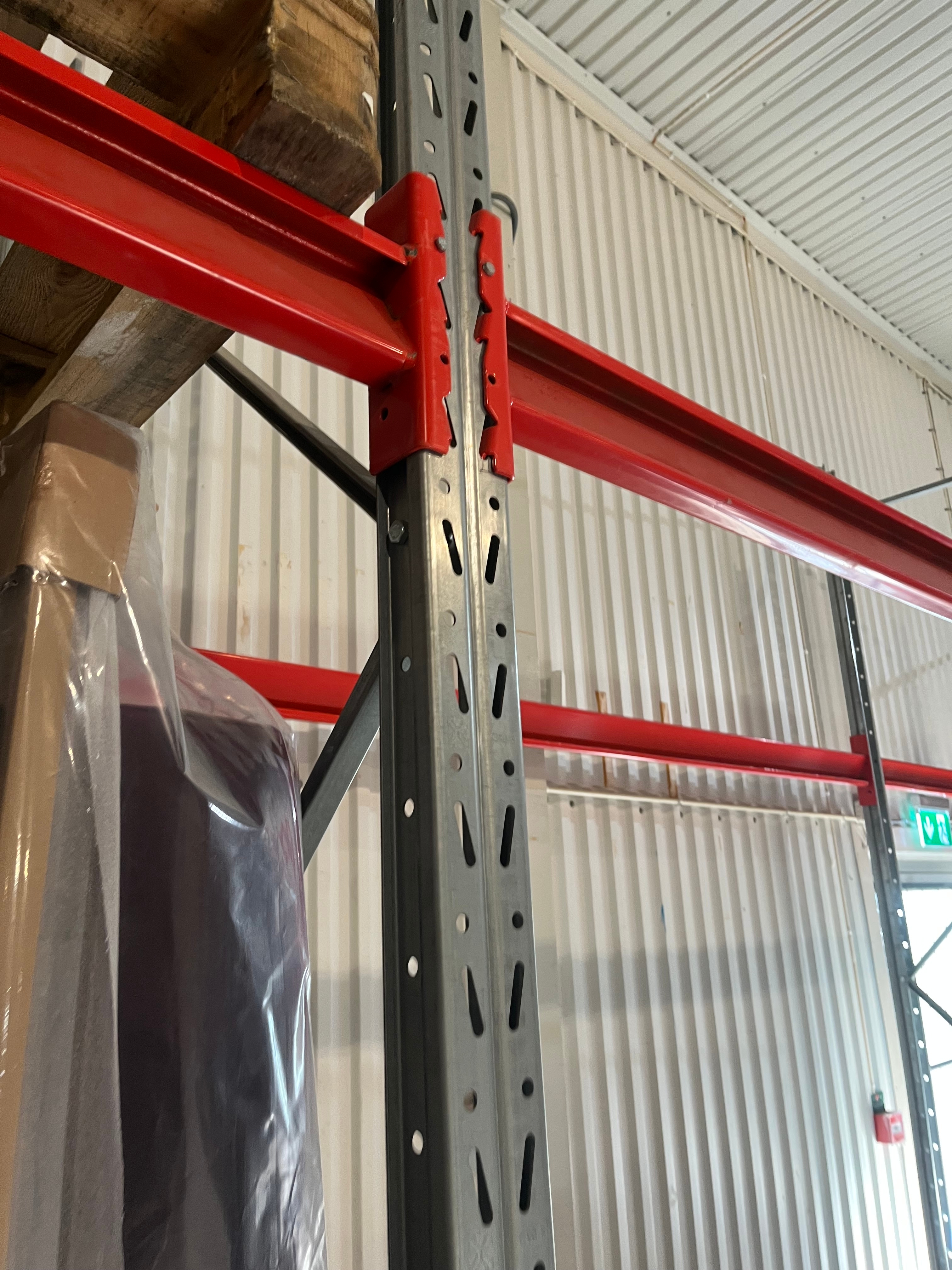 Lot with pallet racking - approx. 28 sections - PS Auction - We value ...