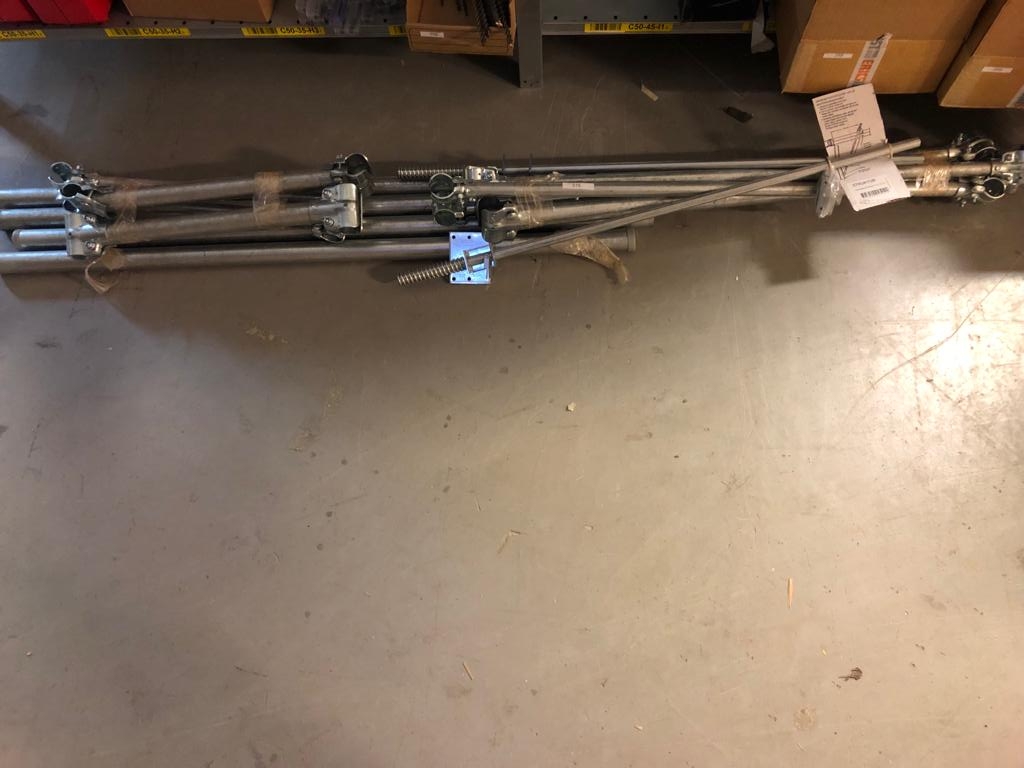 Garage door holder (516) PS Auction We value the future Largest