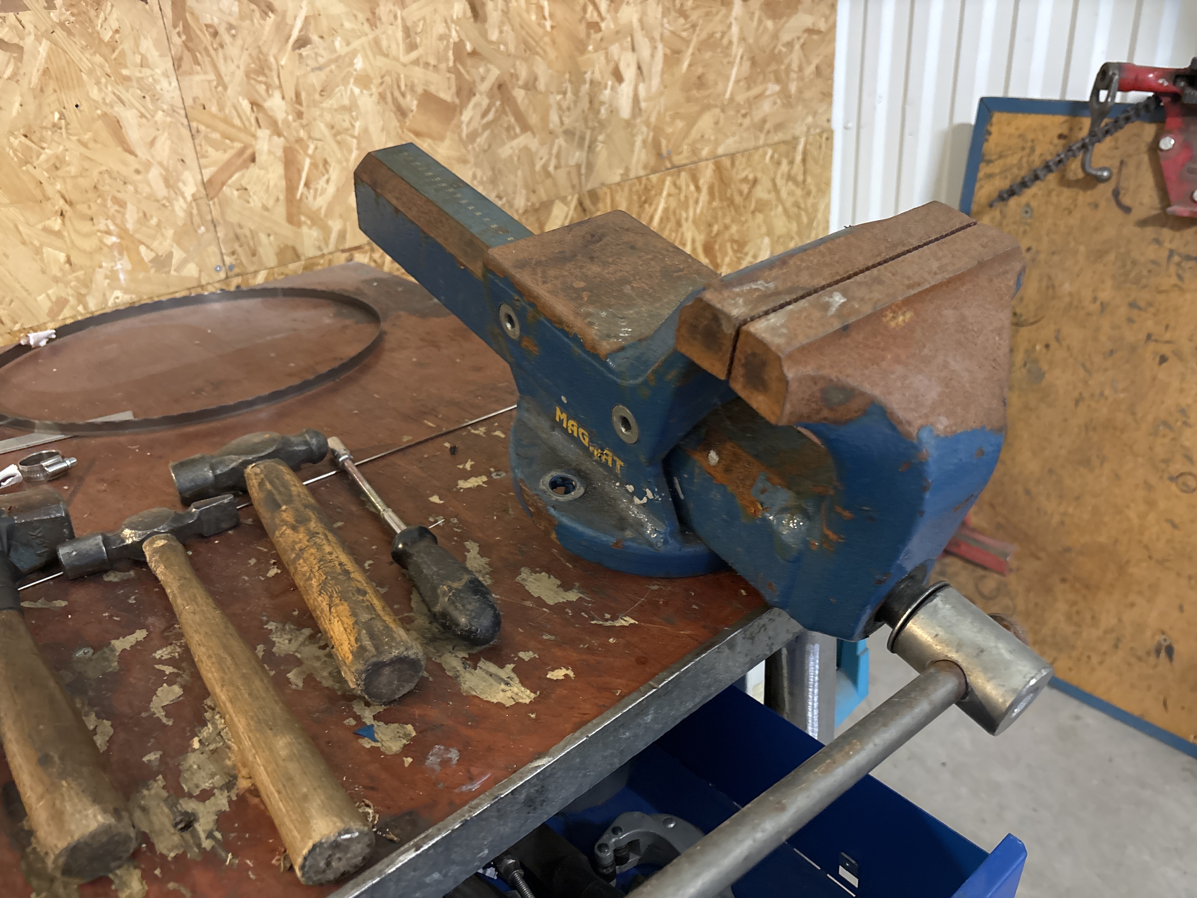 Workbench with vice and various mixed tools PS Auction We