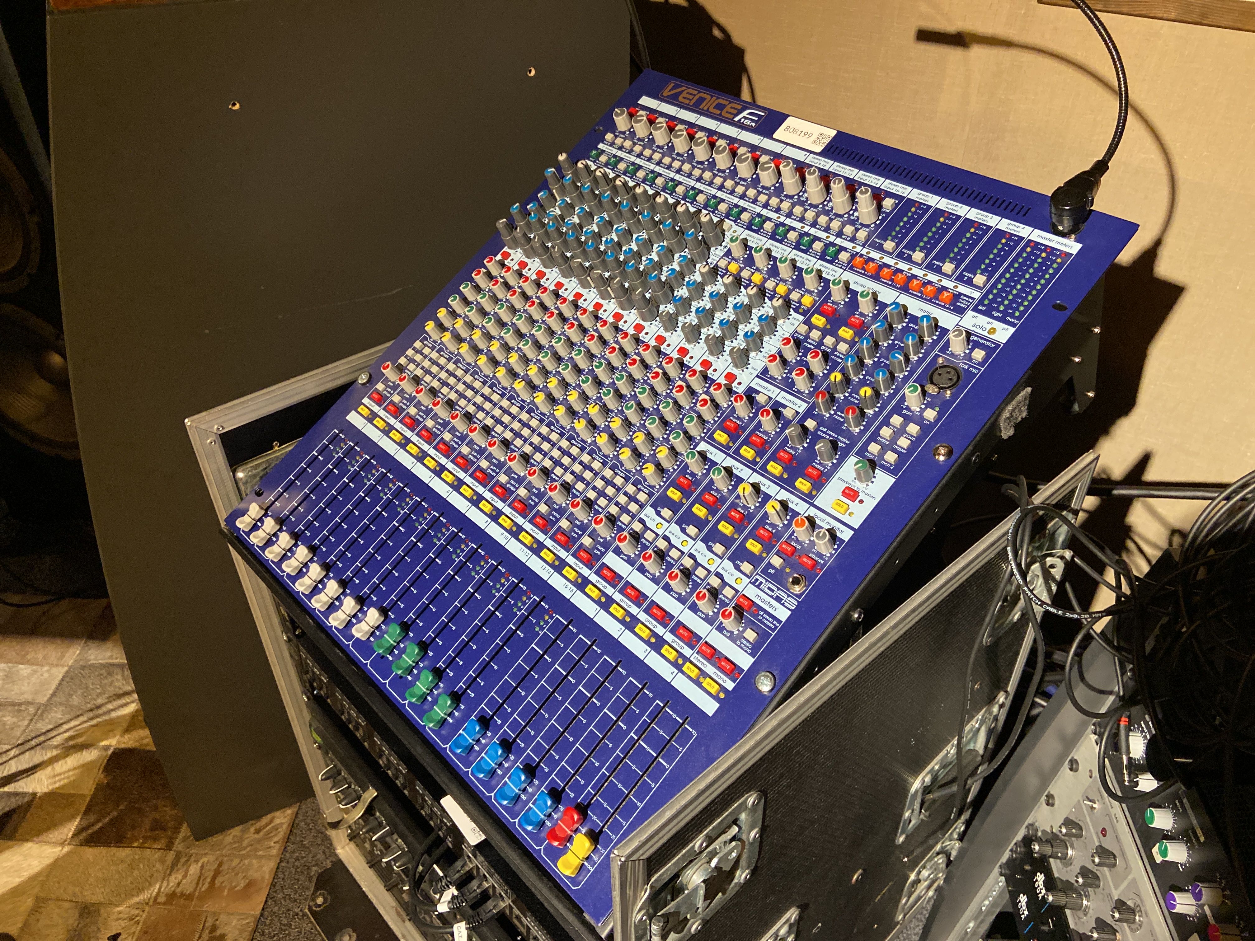Mixing table Venice F16R - PS Auction - We value the future
