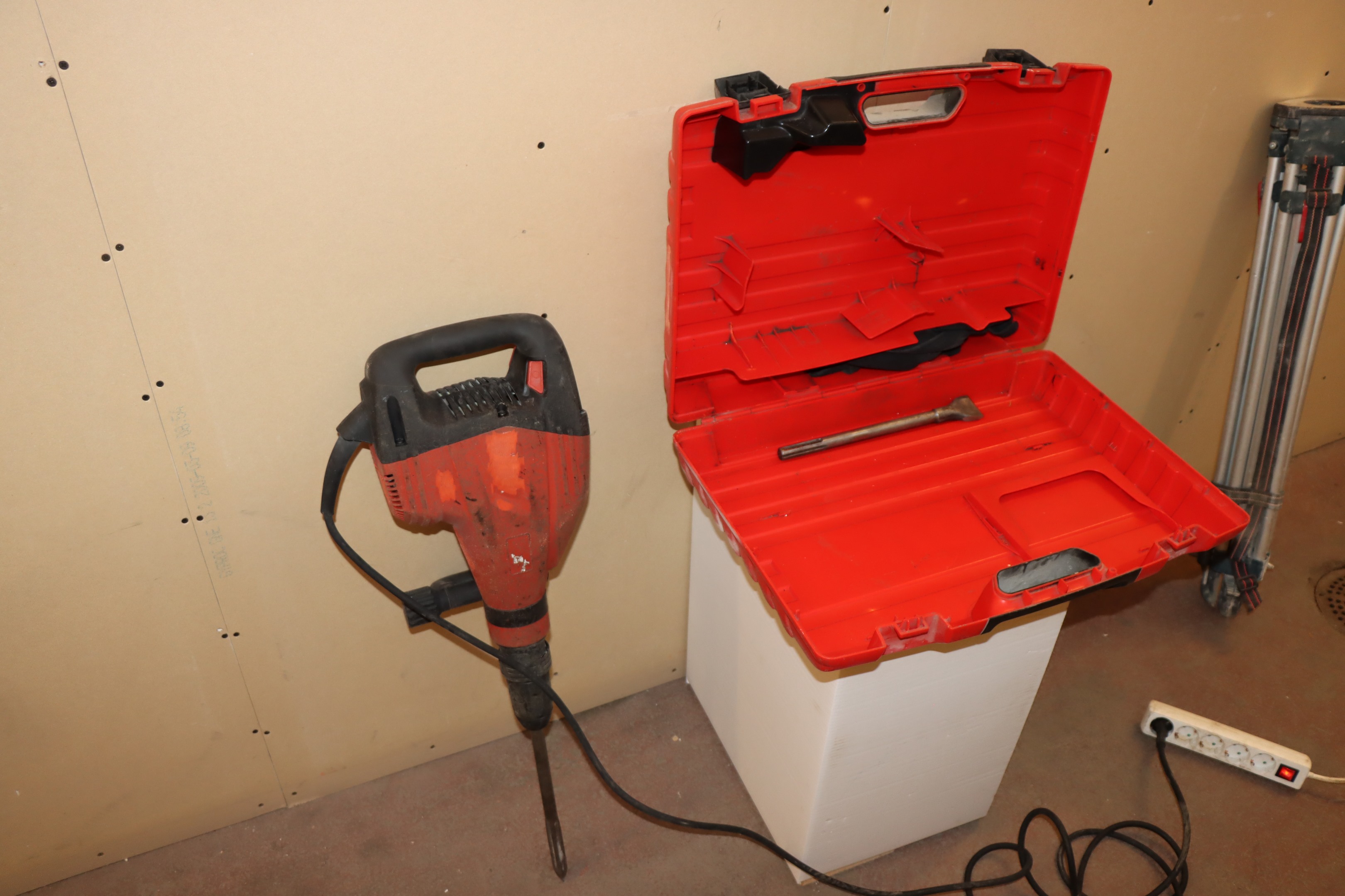 Chisel hammer Hilti AVR PS Auction We value the future Largest in
