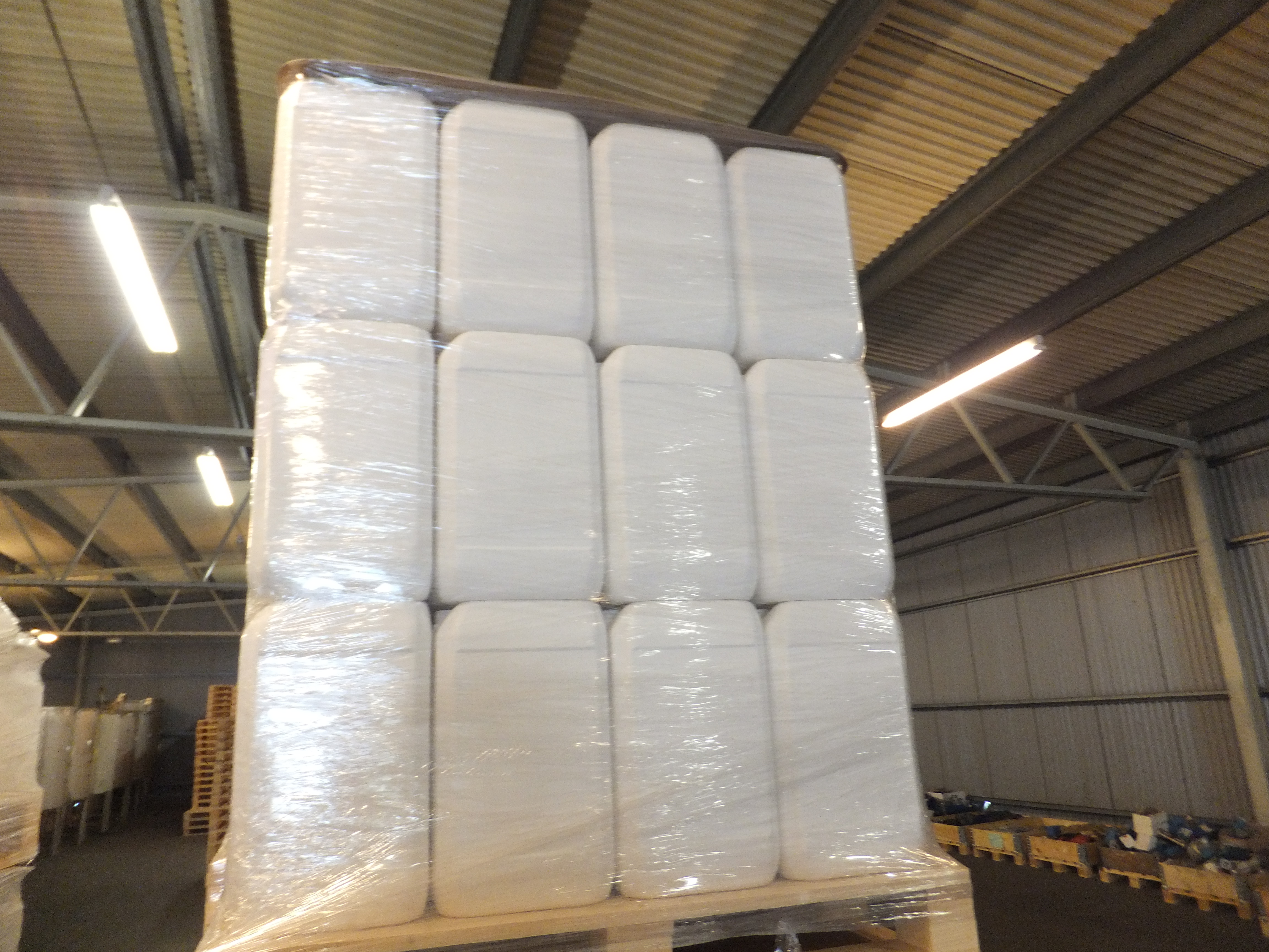 36 pcs new 25 L plastic dunks - PS Auction - We value the future ...