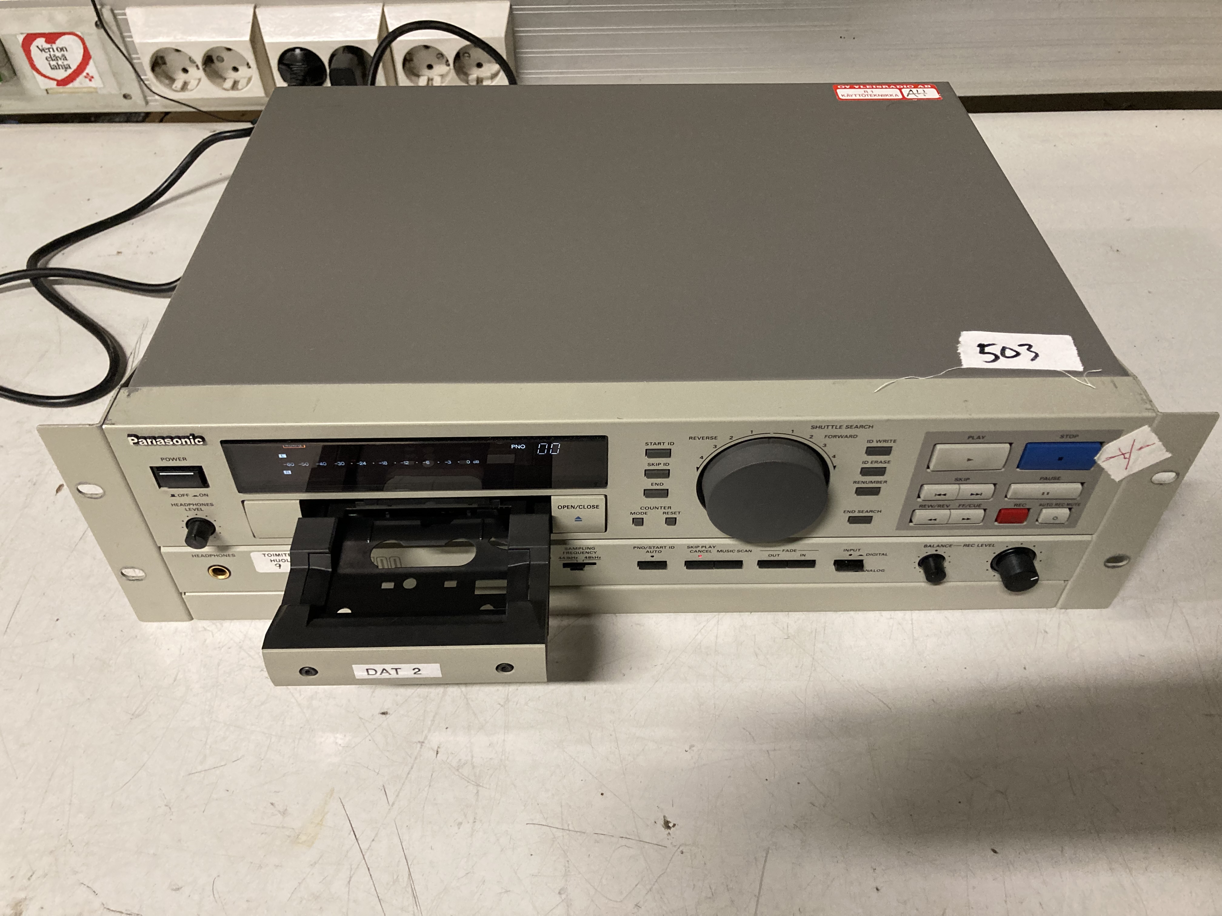 オーディオデッキ　Panasonic privateSELFIE Panasonic SV-3700 Professional Digital Audio Tape Deck