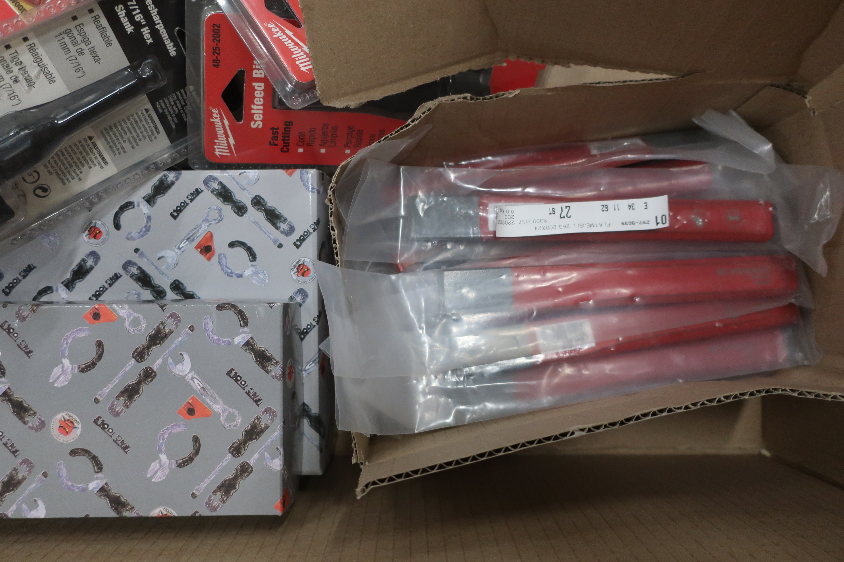 Assortment with tools Milwaukee and Luna and others PS Auction