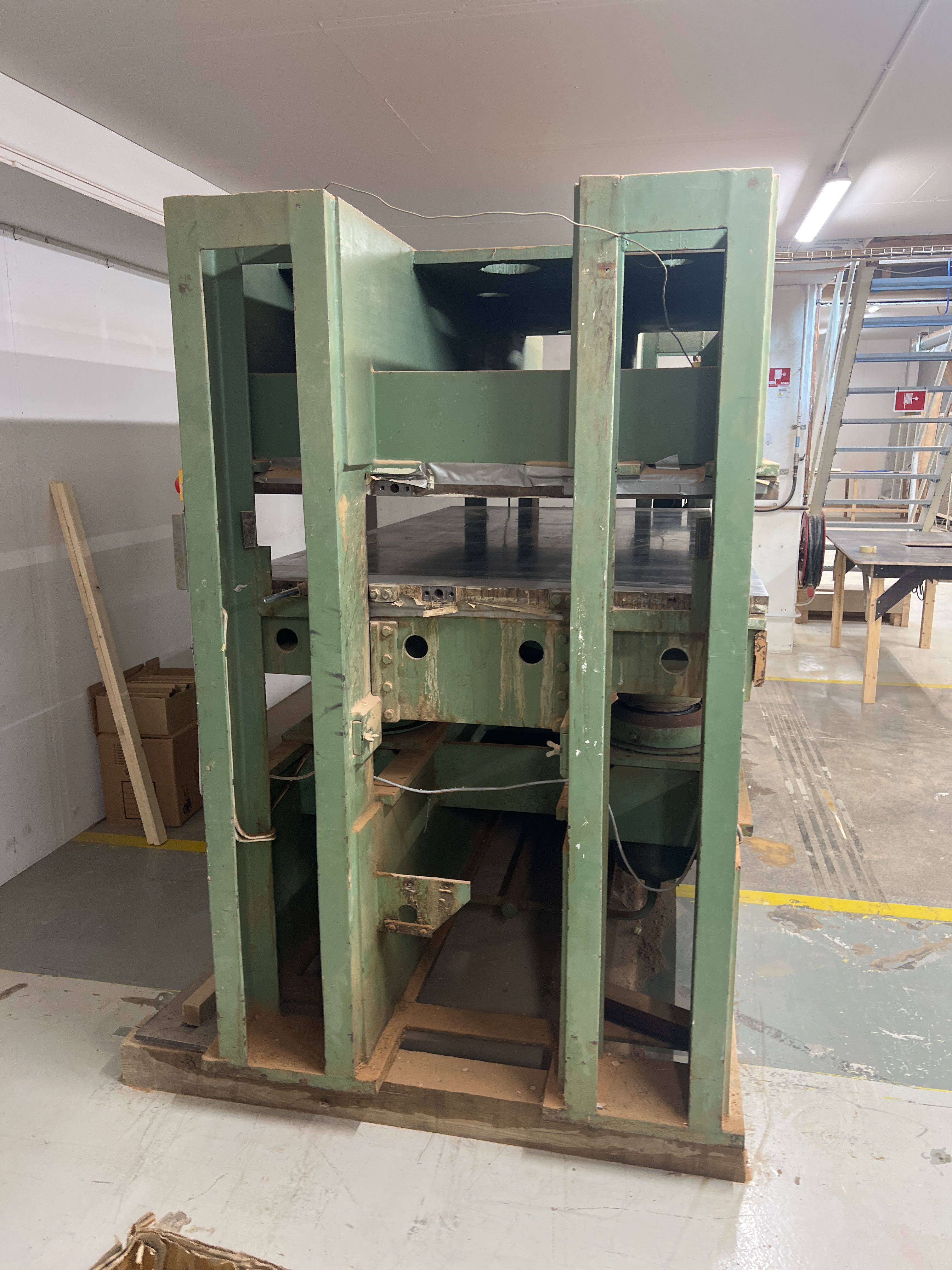 Veneer press Mihoma FSP 3A -1960 - PS Auction - We value the future -  Largest in net auctions