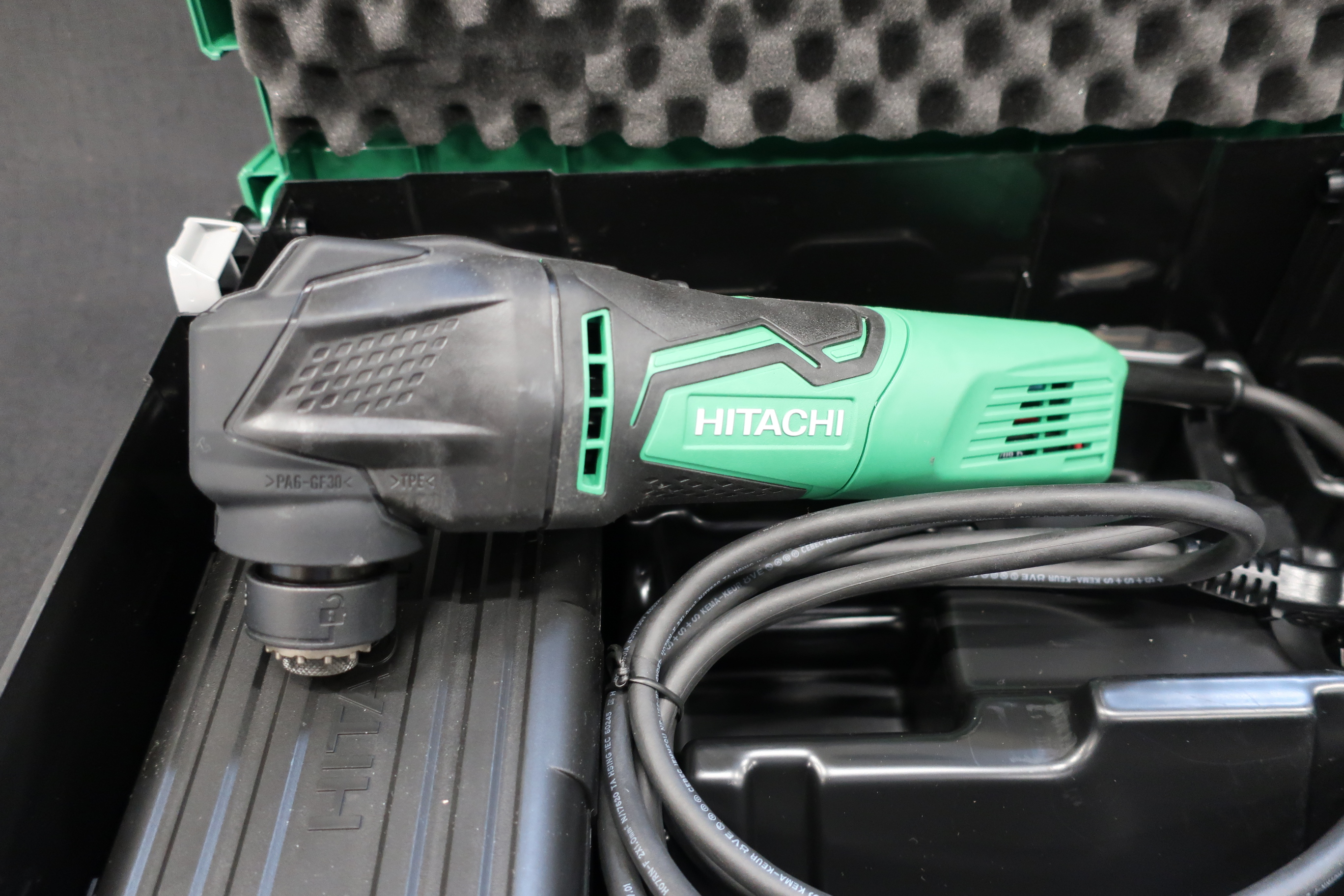 Outil Oscillant Multi Hitachi CV350V - 3,5 Amp - 120V - Outil Seul (sans Accessoires)
