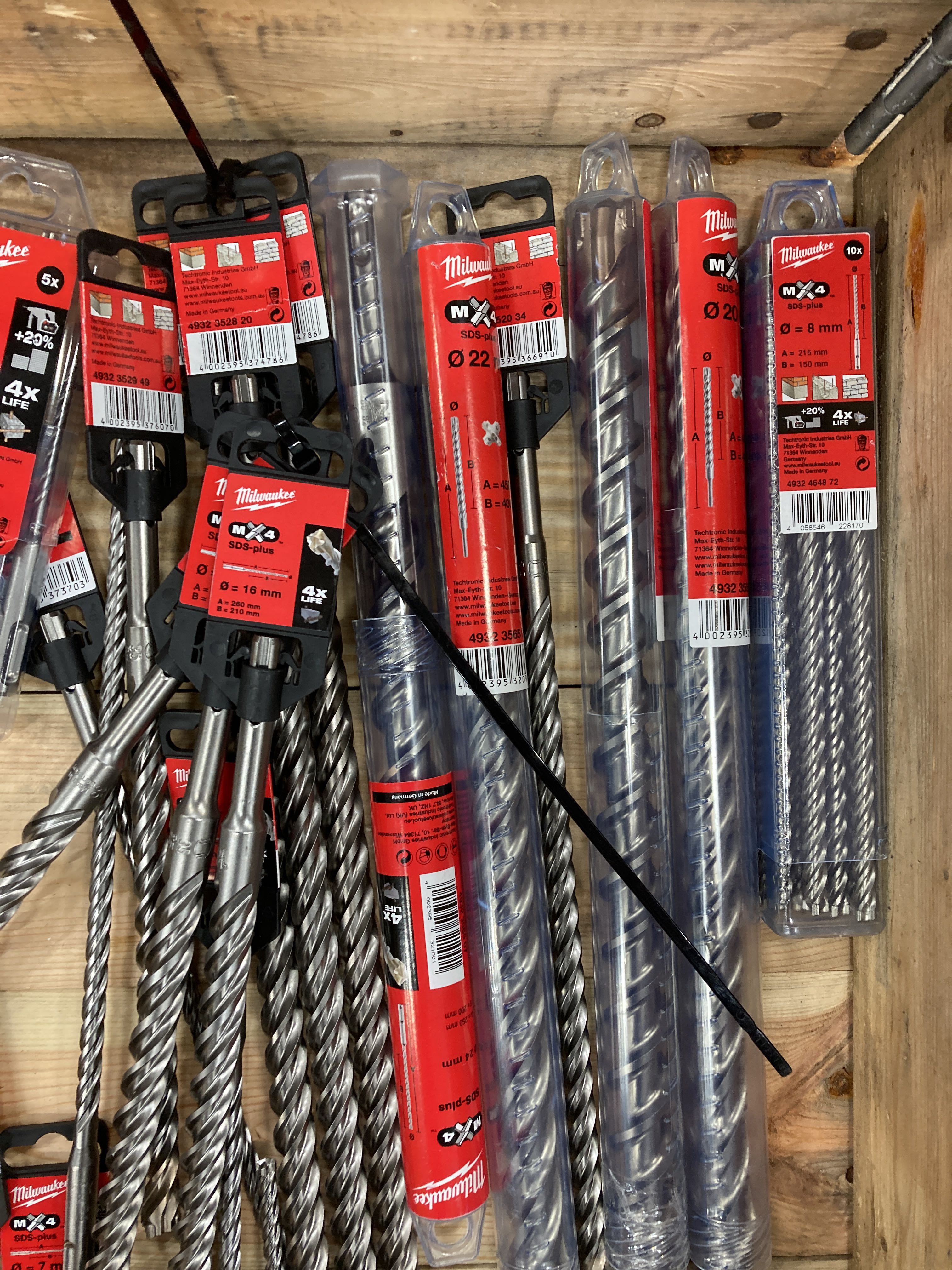 Assortment with concrete drill Milwaukee MX4 PS Auction We value