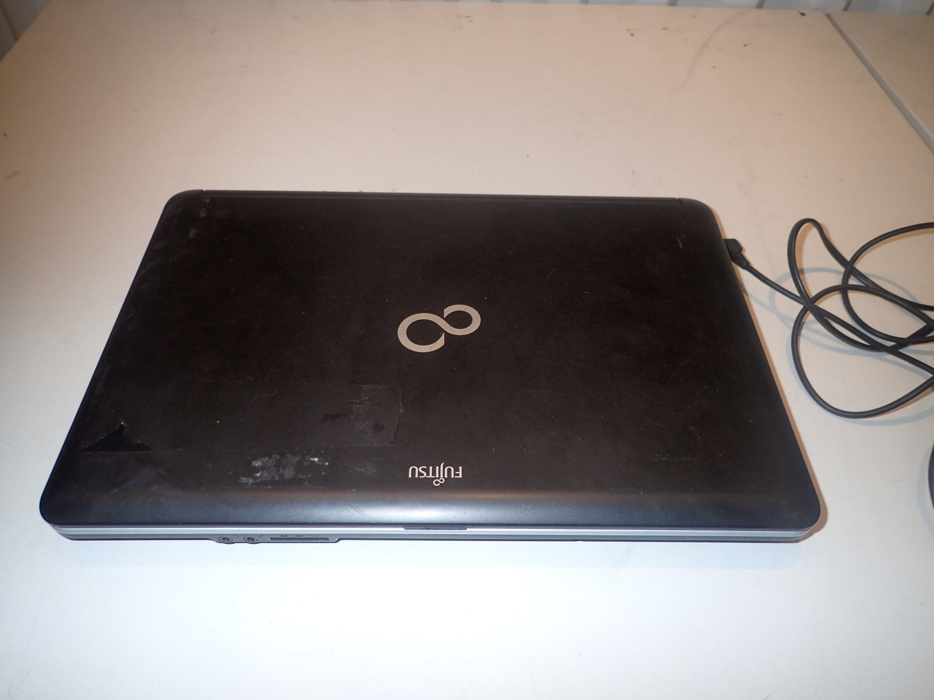 Laptop Fujitsu Lifebook A530 - PS Auction - We value the