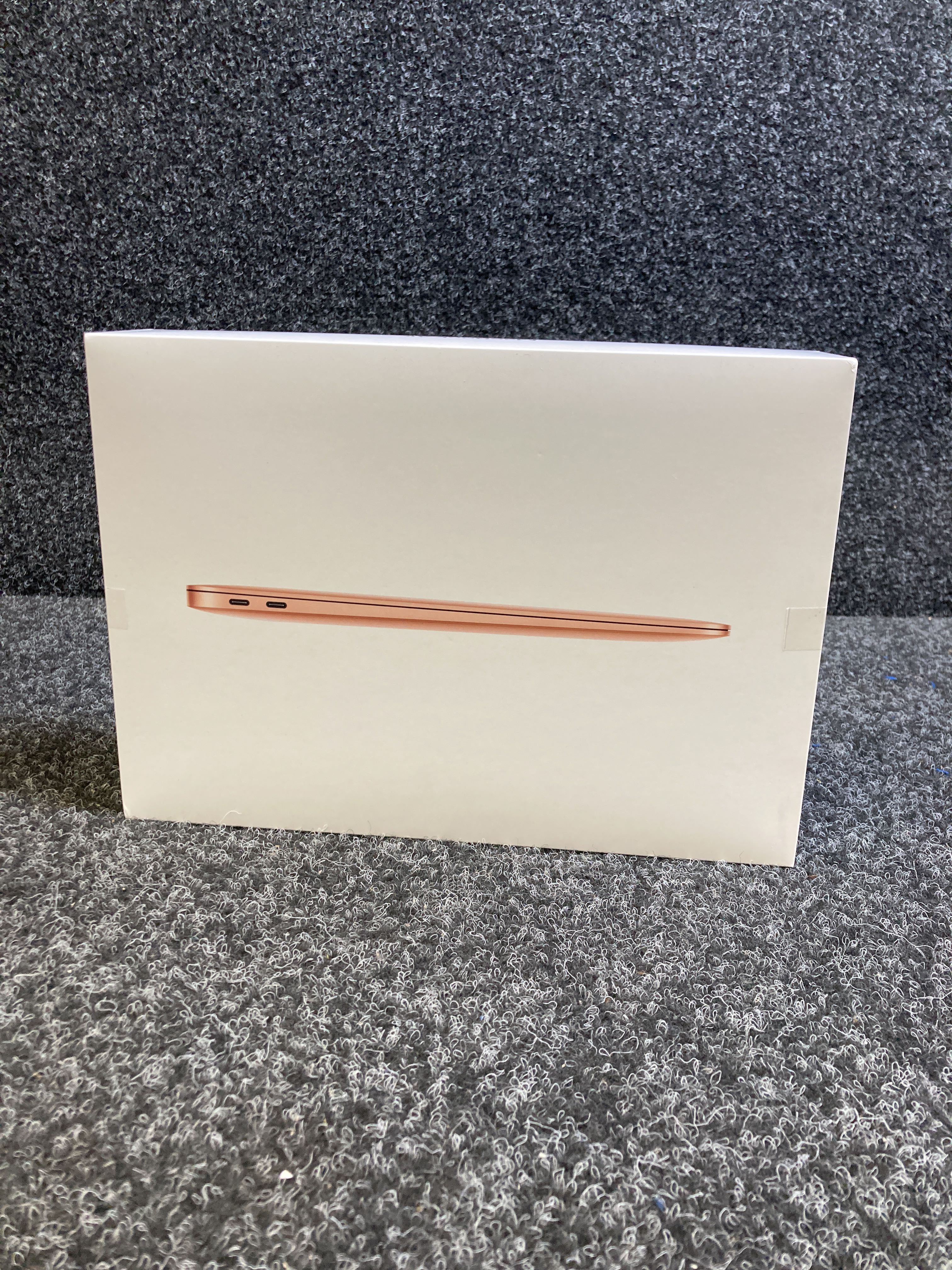 Apple MacBook Air 256GB Apple M1 chip with 8-core CPU and 7-core 
